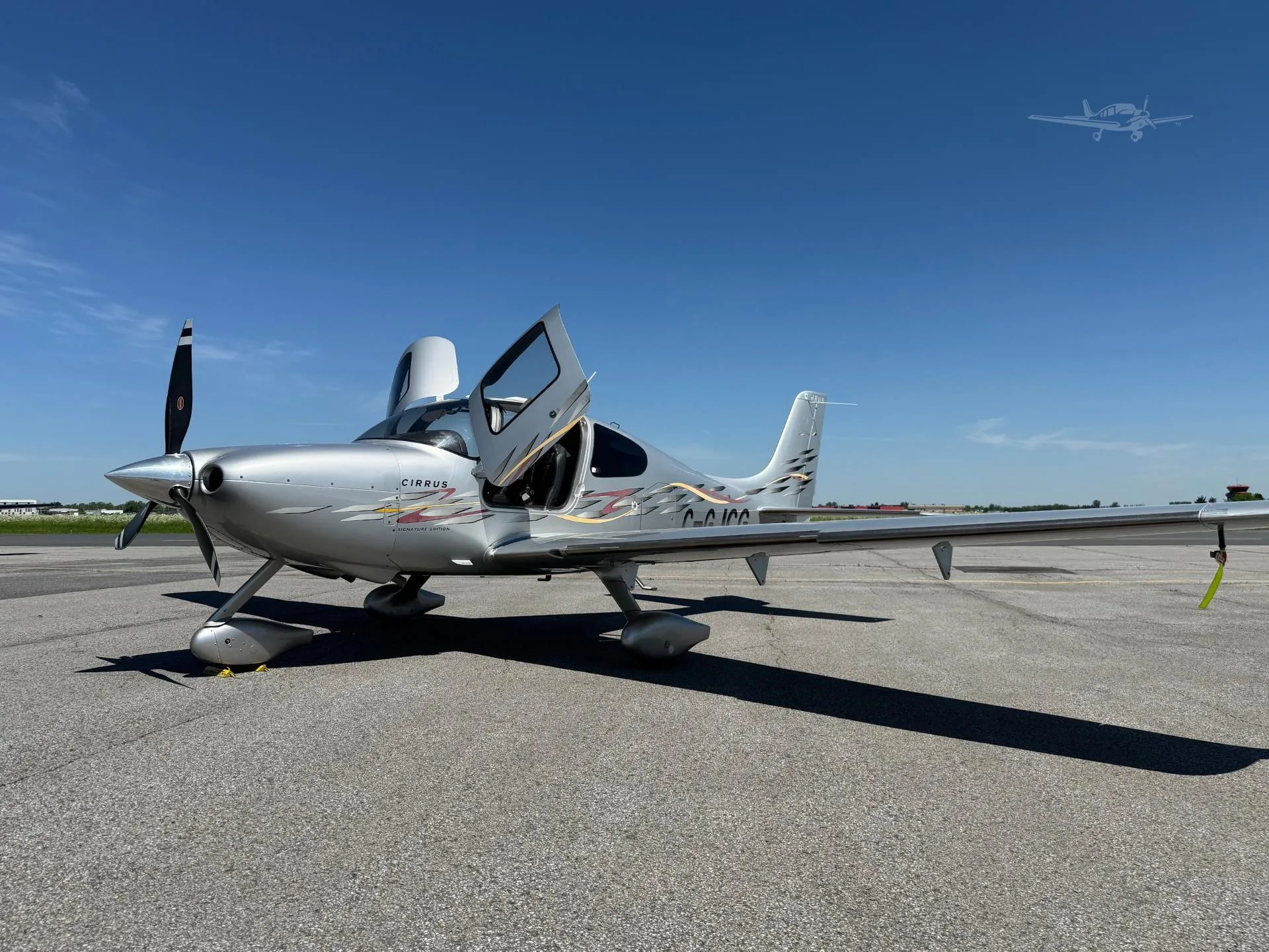 Exterior view of a 2006 CIRRUS SR22-G2, C-GJCG.