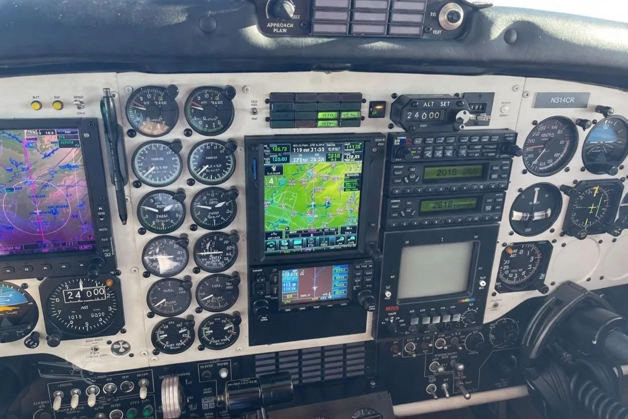 Avionics suite of a 1980 BEECHCRAFT KING AIR F90.