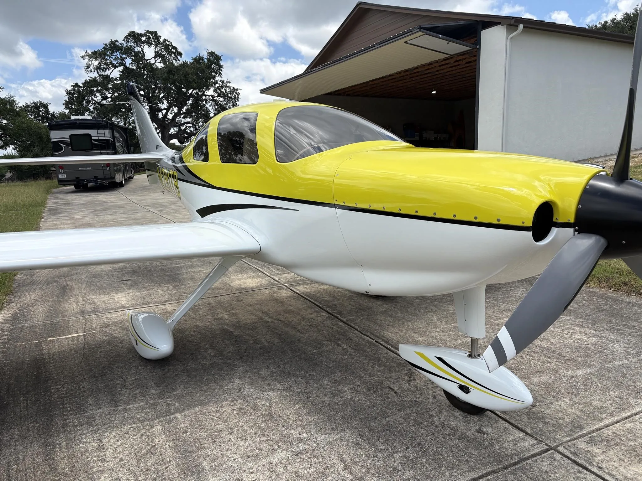 Exterior view of a 2008 LANCAIR ES-P, N281TB.