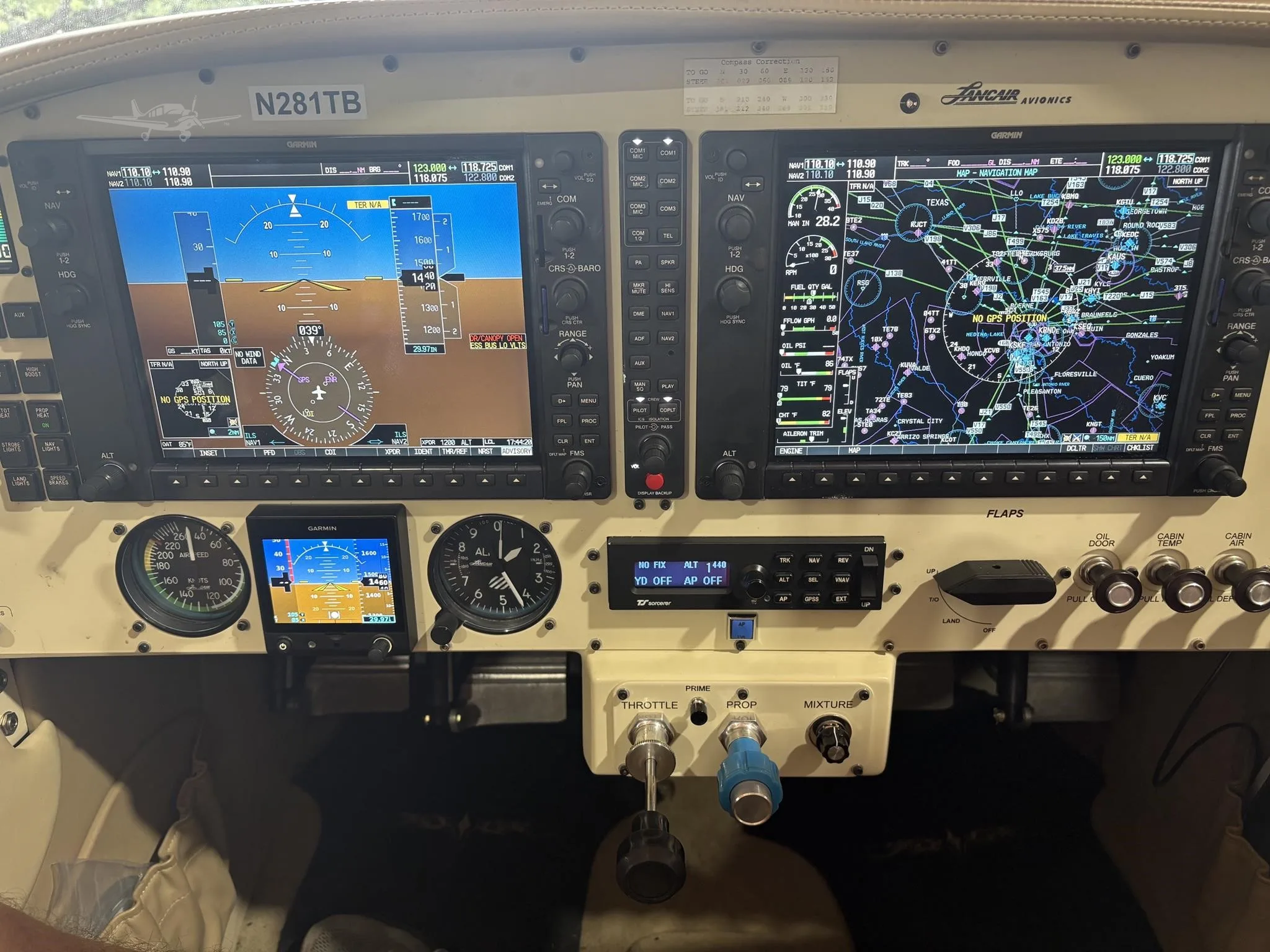 Avionics suite of a 2008 LANCAIR ES-P.