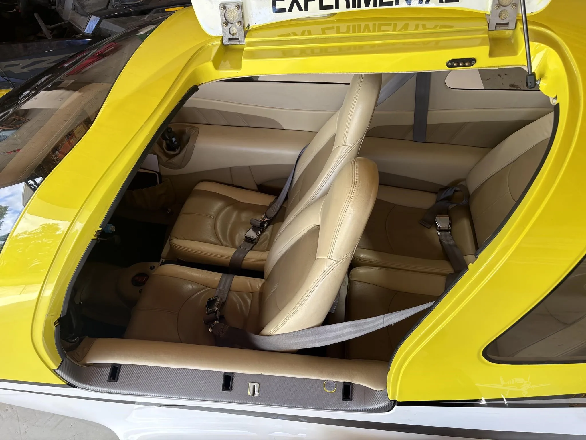 Cabin interior of a 2008 LANCAIR ES-P.