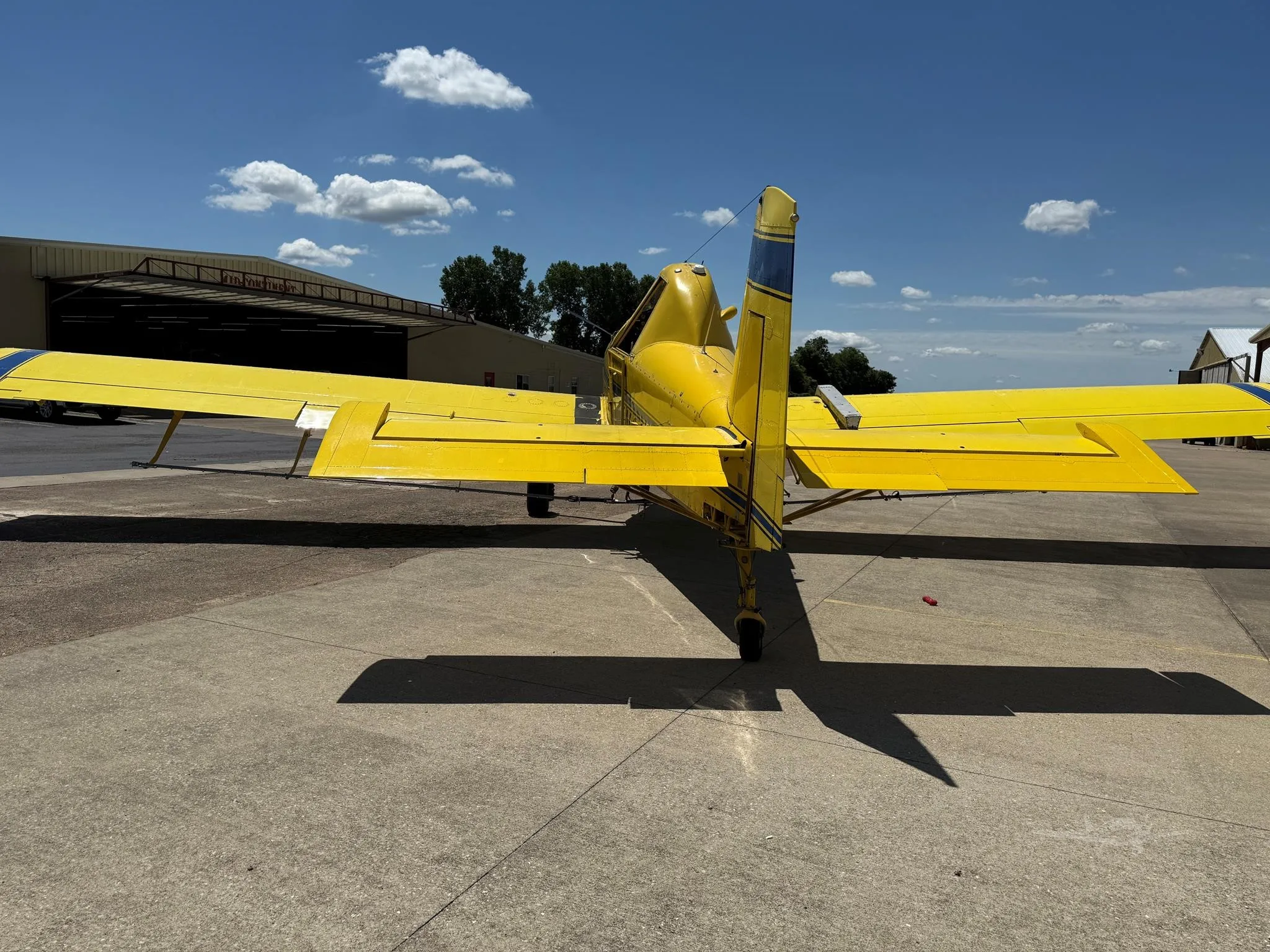 Exterior view of a 1991 AIR TRACTOR AT-502, N45506.