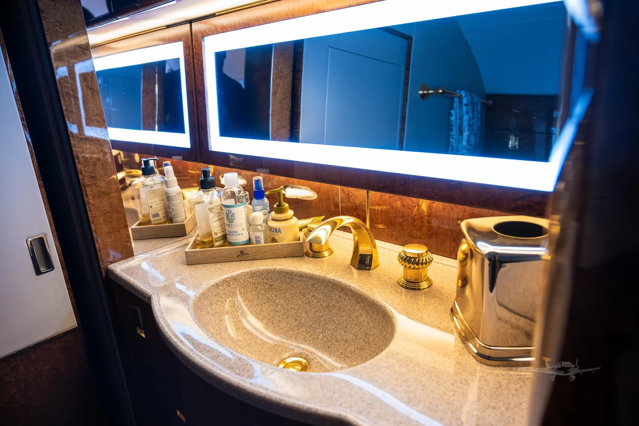 Cabin interior of a 2002 GULFSTREAM GIVSP.