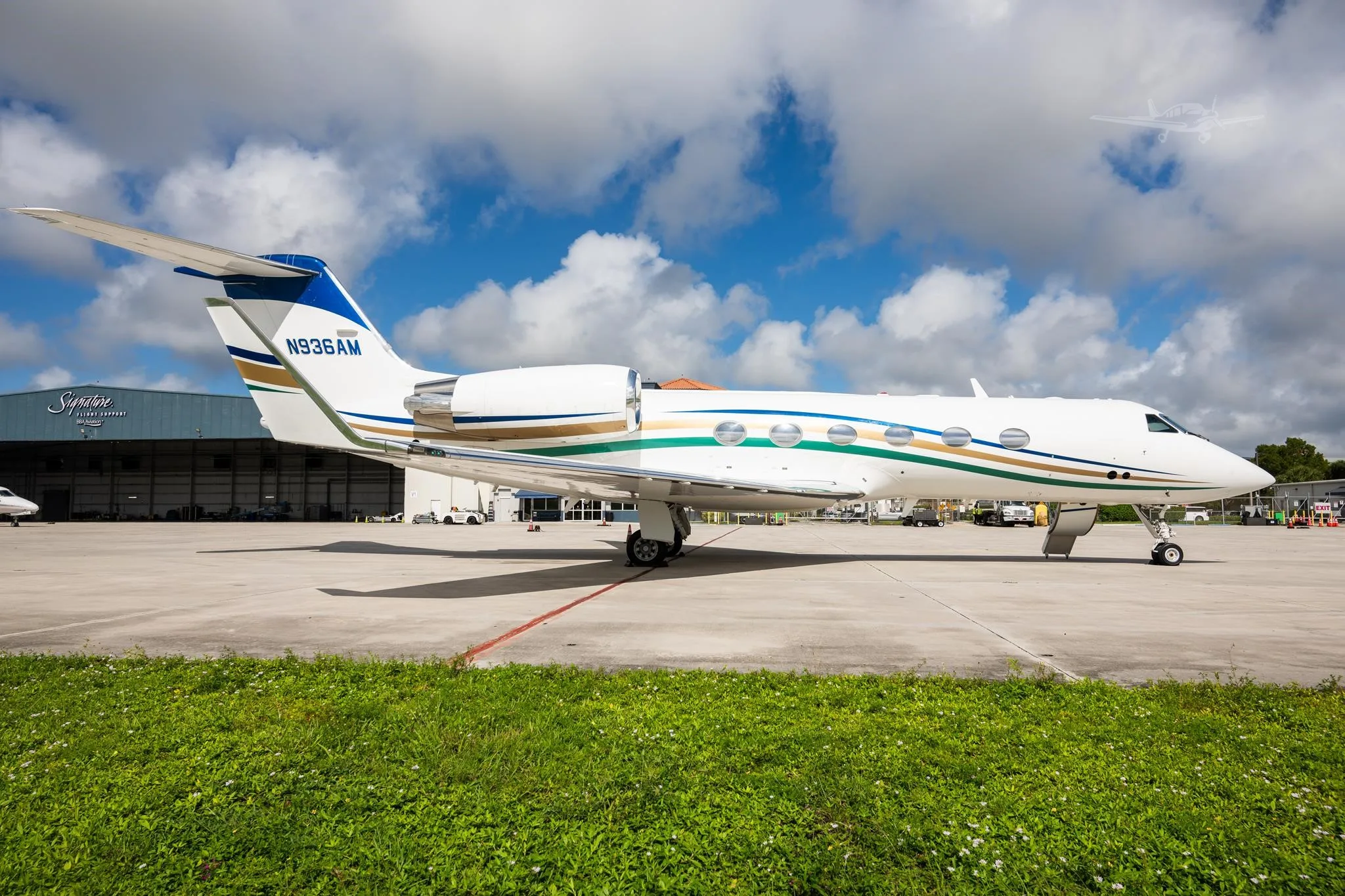 Exterior view of a 2002 GULFSTREAM GIVSP, N936AM.
