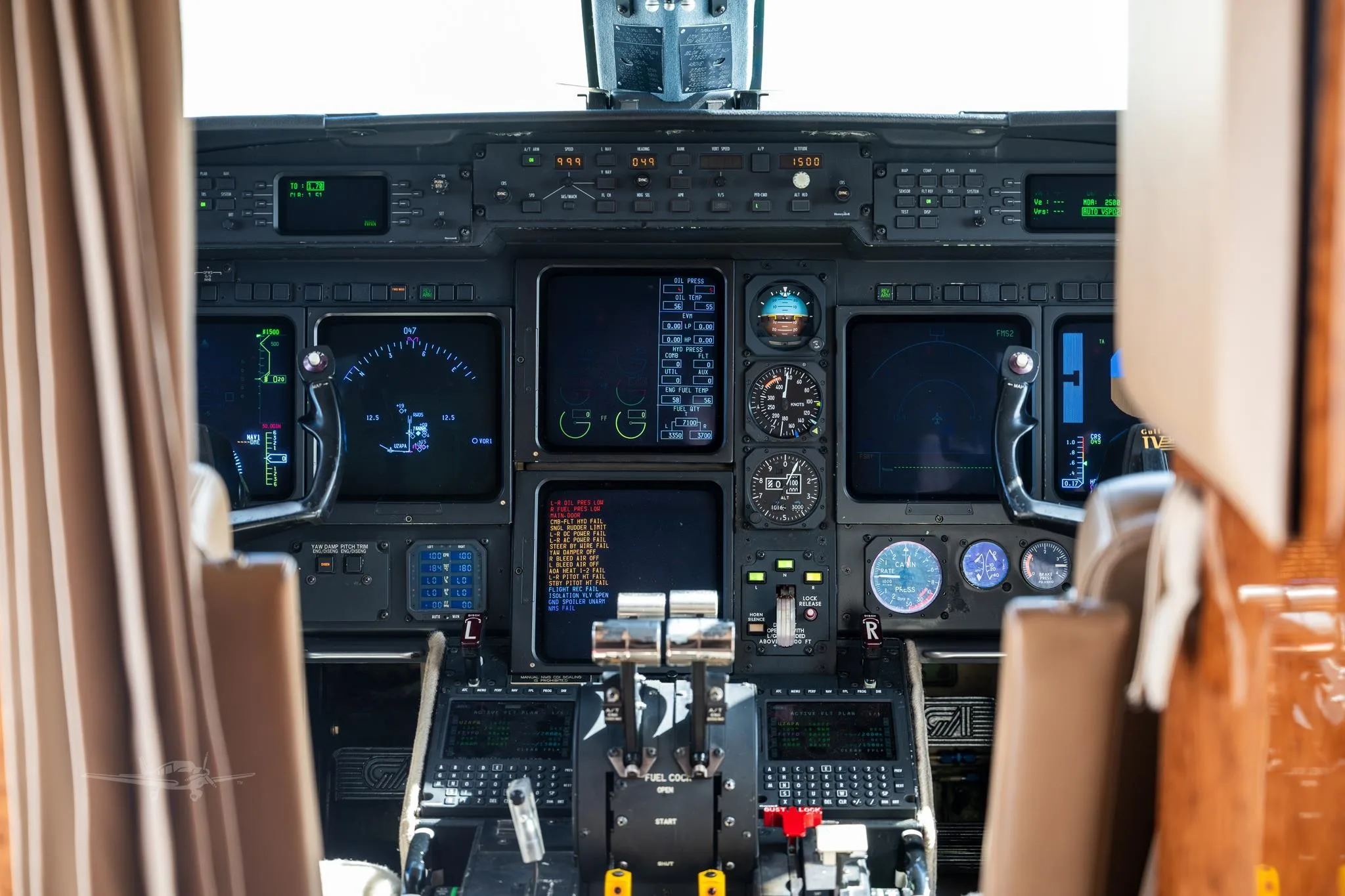 Cockpit and instrument panel of a 2002 GULFSTREAM GIVSP.
