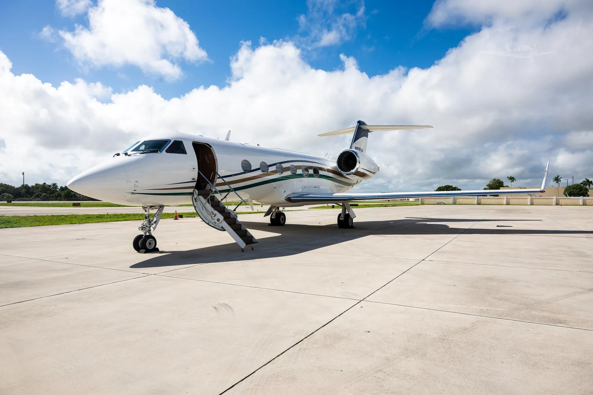 Exterior view of a 2002 GULFSTREAM GIVSP, N936AM.