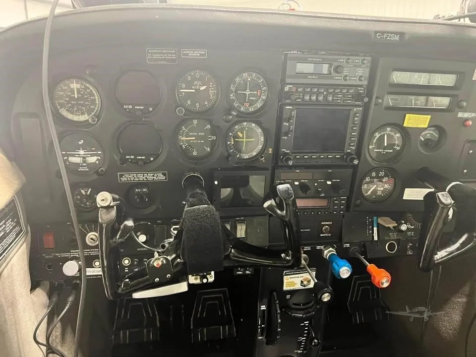 Cockpit and instrument panel of a 1971 CESSNA 182N SKYLANE.