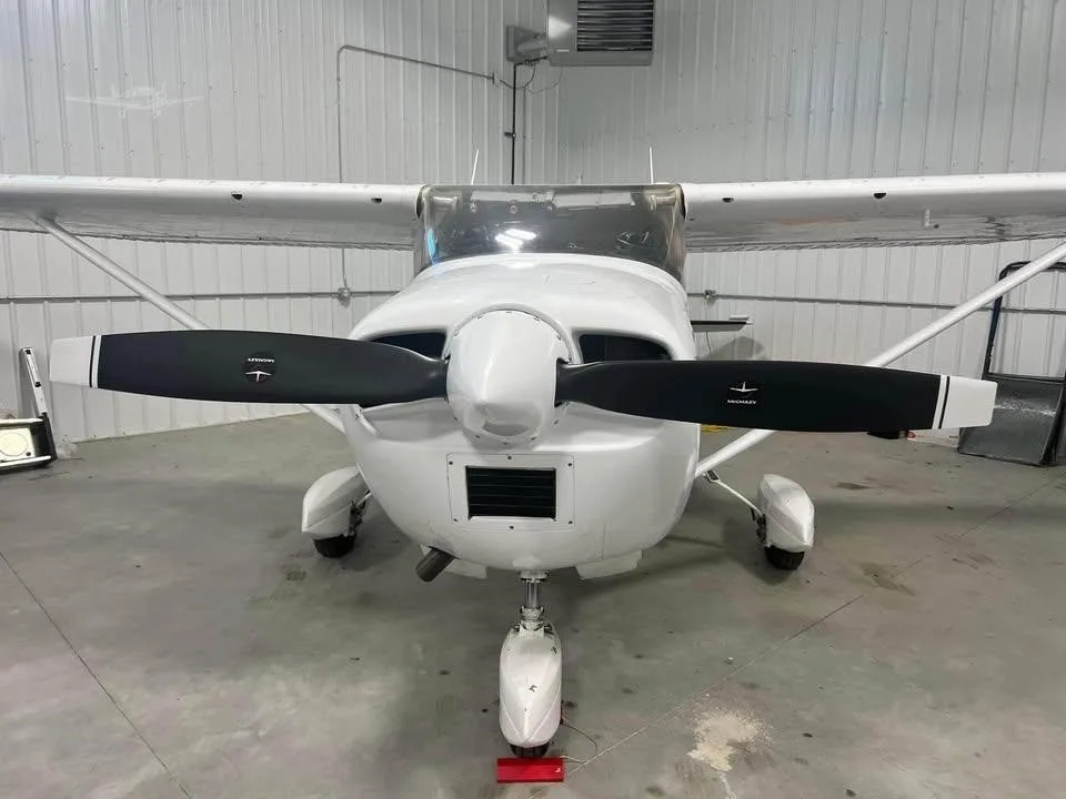 Exterior view of a 1971 CESSNA 182N SKYLANE, C-FZSM.