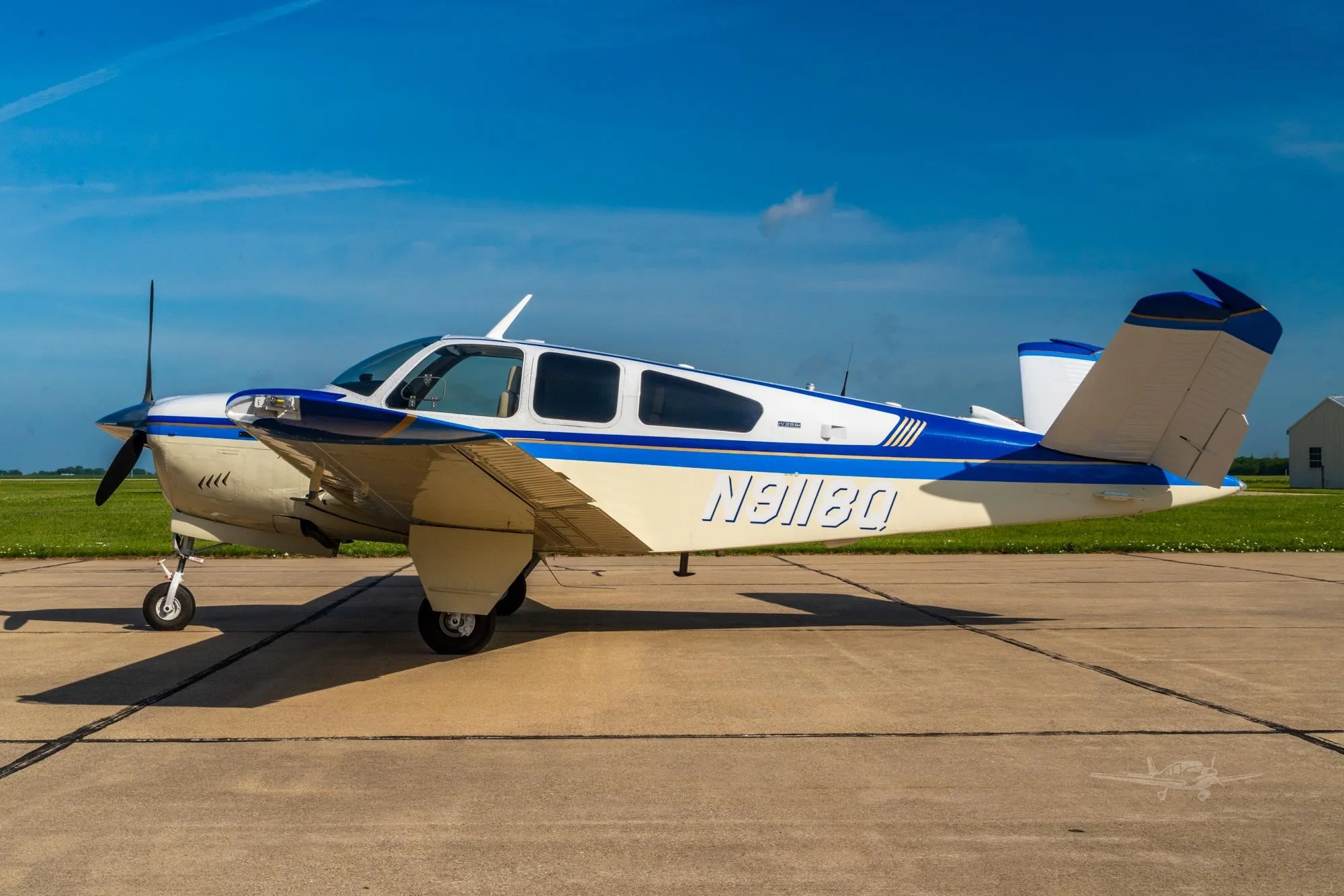 Exterior view of a 1970 BEECHCRAFT V35B BONANZA, N9118Q.
