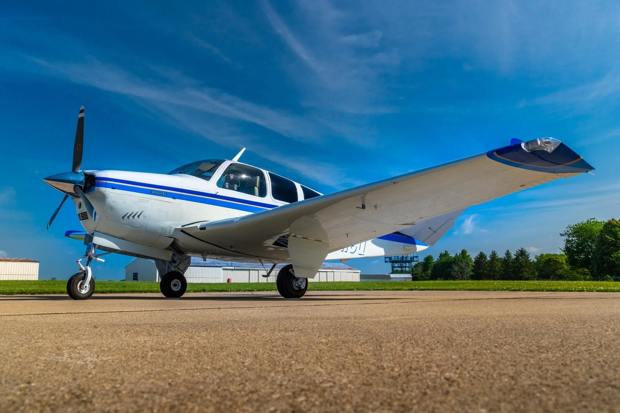 Exterior view of a 1970 BEECHCRAFT V35B BONANZA, N9118Q.