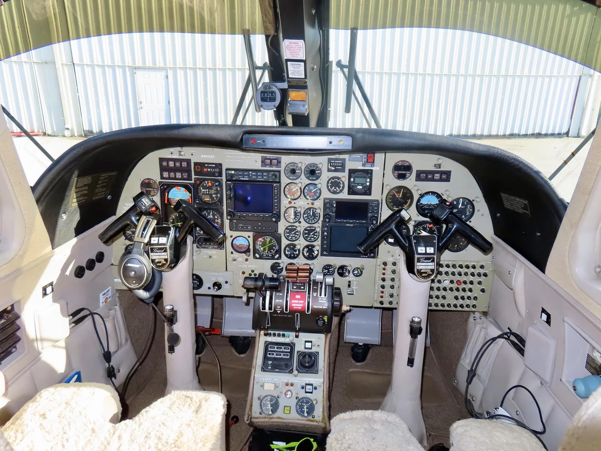 Cockpit and instrument panel of a 1979 COMMANDER 840 GRAND RENAISSANCE.