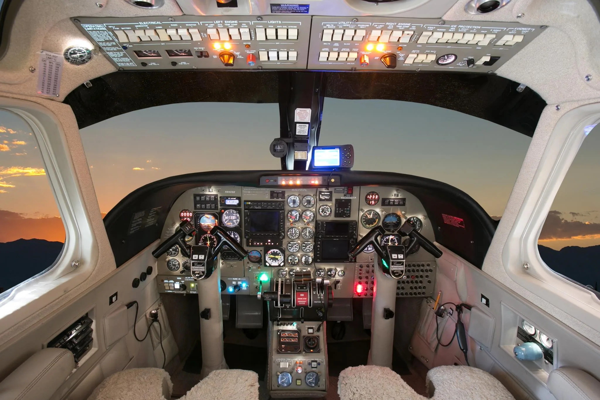 Cockpit and instrument panel of a 1979 COMMANDER 840 GRAND RENAISSANCE.