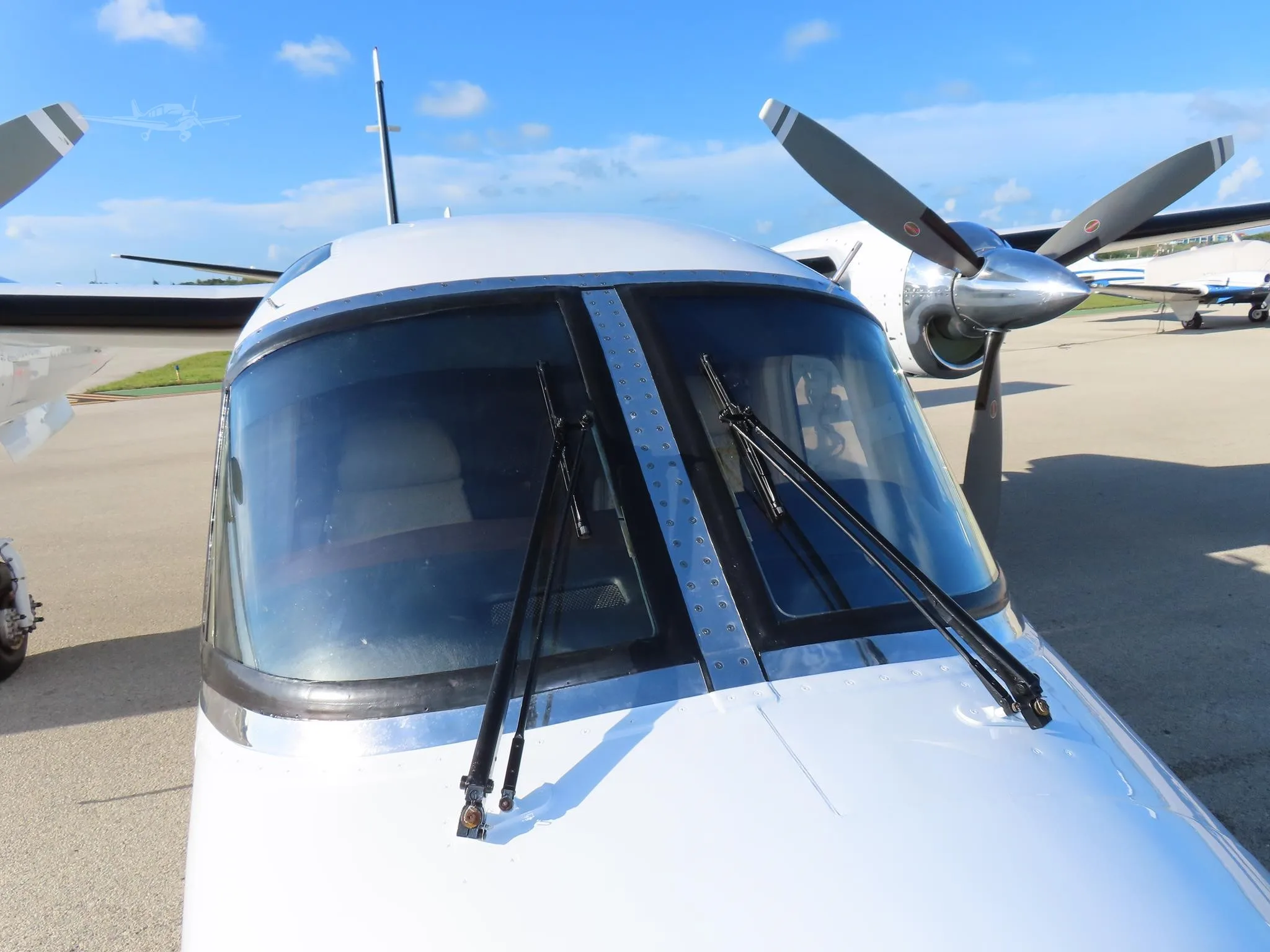 Exterior view of a 1979 COMMANDER 840 GRAND RENAISSANCE, N840SE.