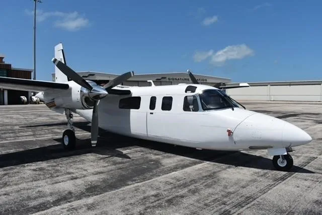 Exterior view of a 1979 COMMANDER 840 GRAND RENAISSANCE, N840SE.