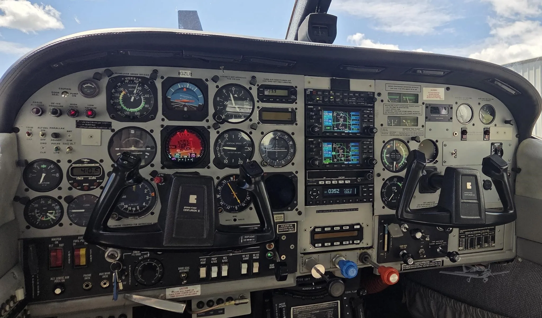 Cockpit and instrument panel of a 1978 CESSNA P210N.