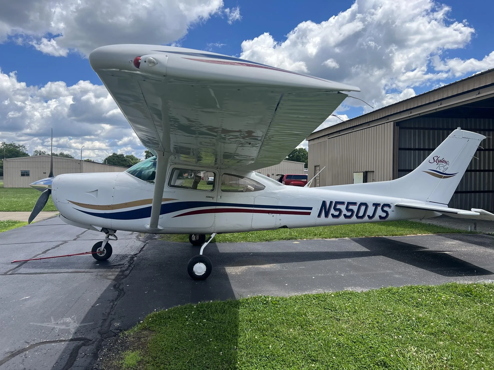 Exterior view of a 1978 CESSNA R182RG SKYLANE, N550JS.