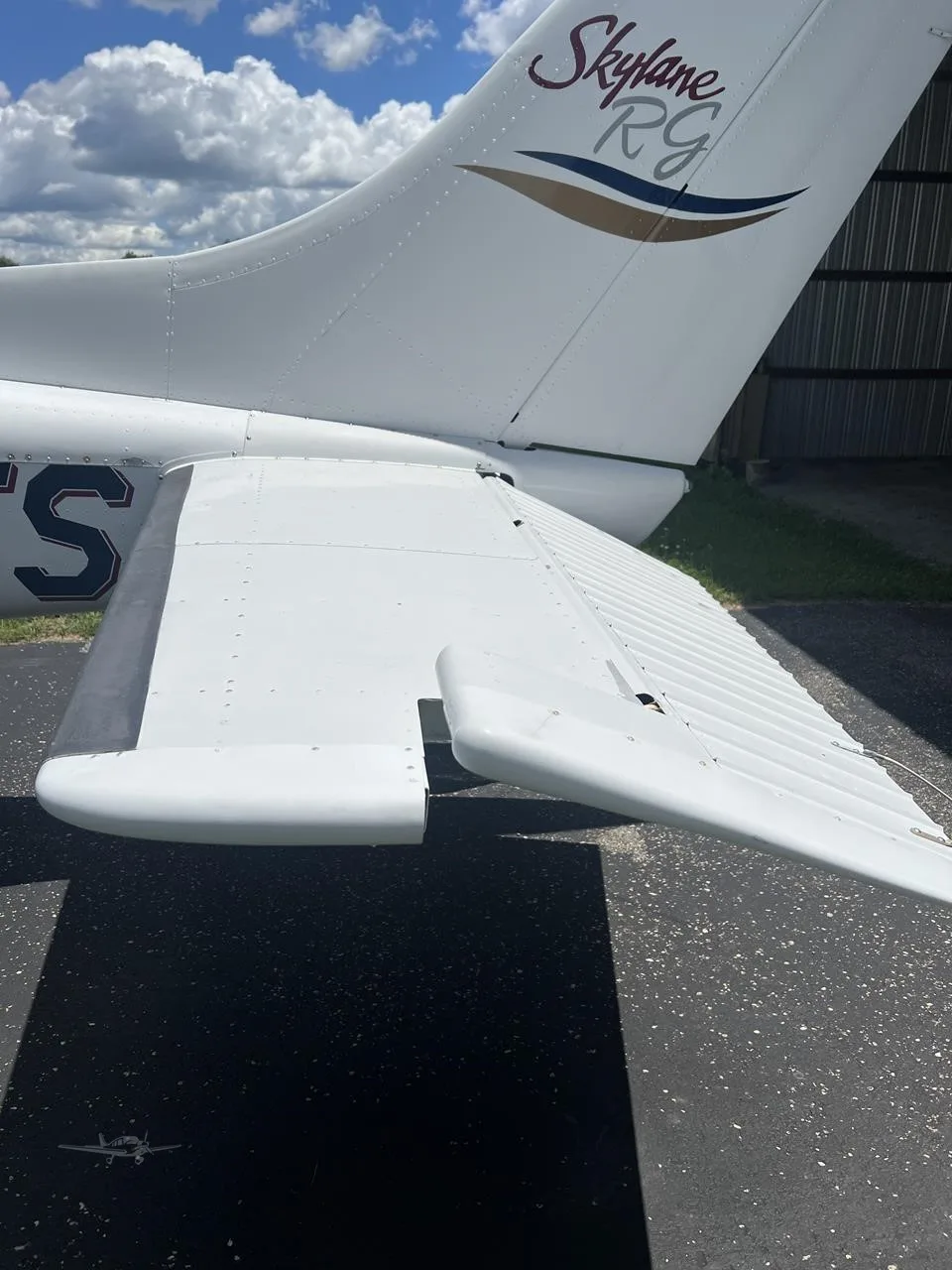 Exterior view of a 1978 CESSNA R182RG SKYLANE, N550JS.