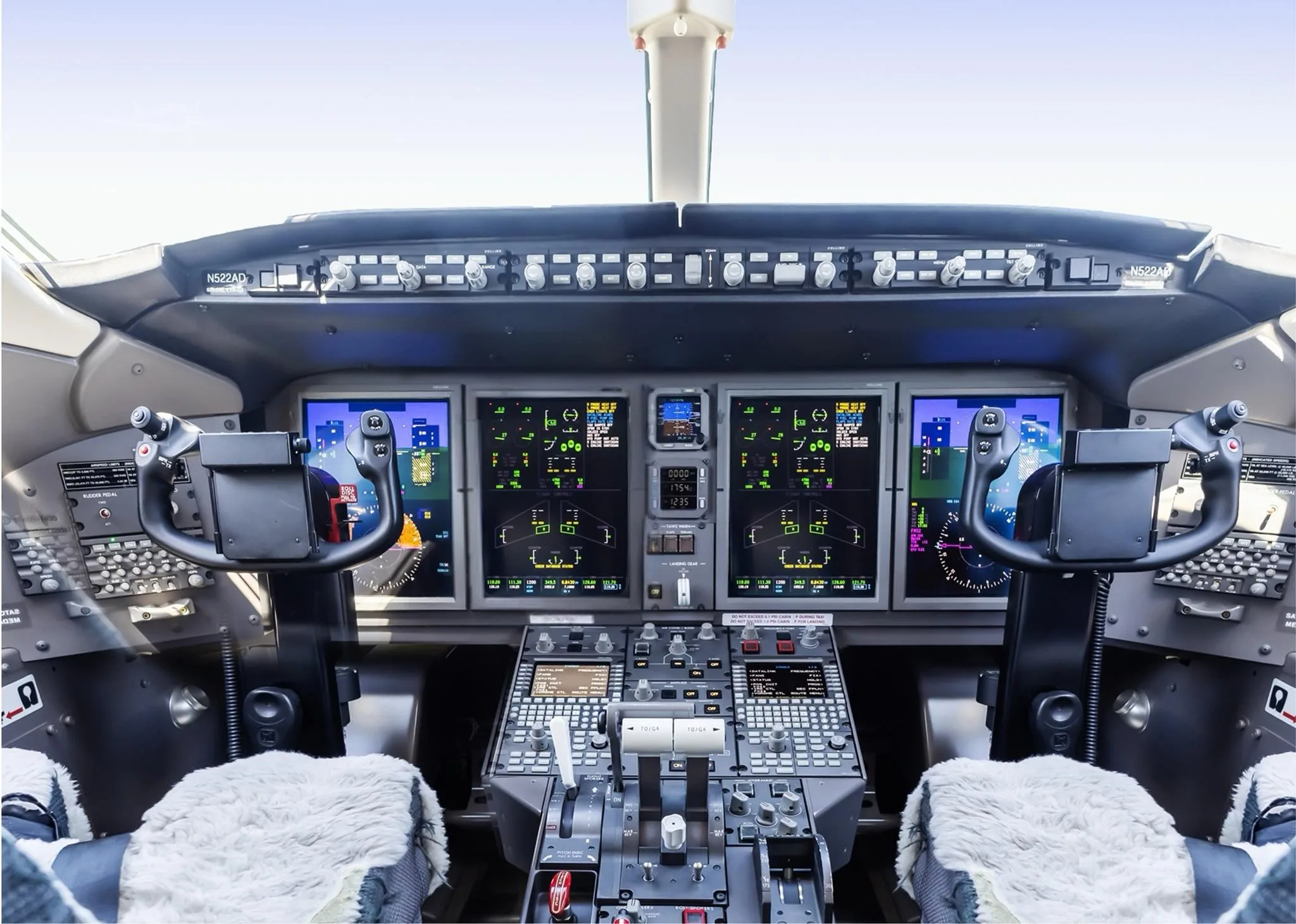 Avionics suite of a 2016 BOMBARDIER CHALLENGER 350.