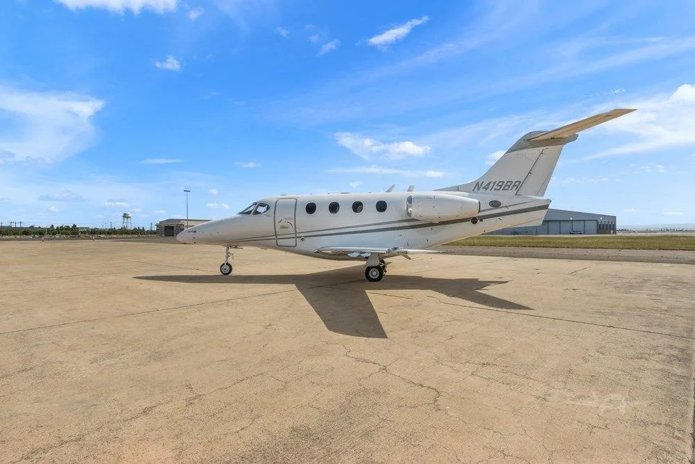Exterior view of a 2008 BEECHCRAFT PREMIER IA, N419BR.