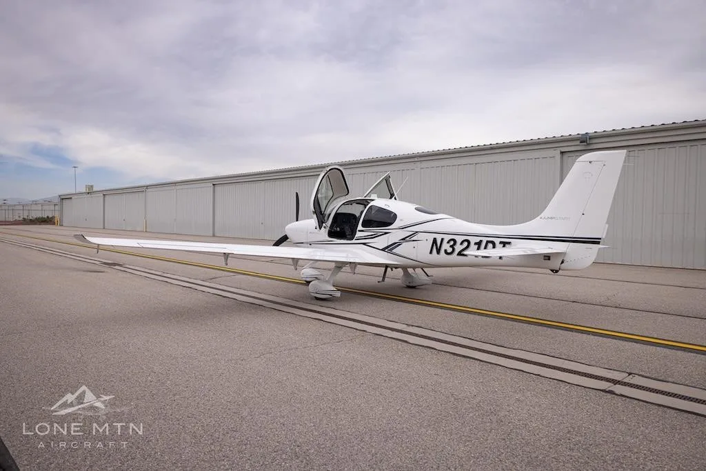 Exterior view of a 2020 CIRRUS SR20-G6, N321DT.