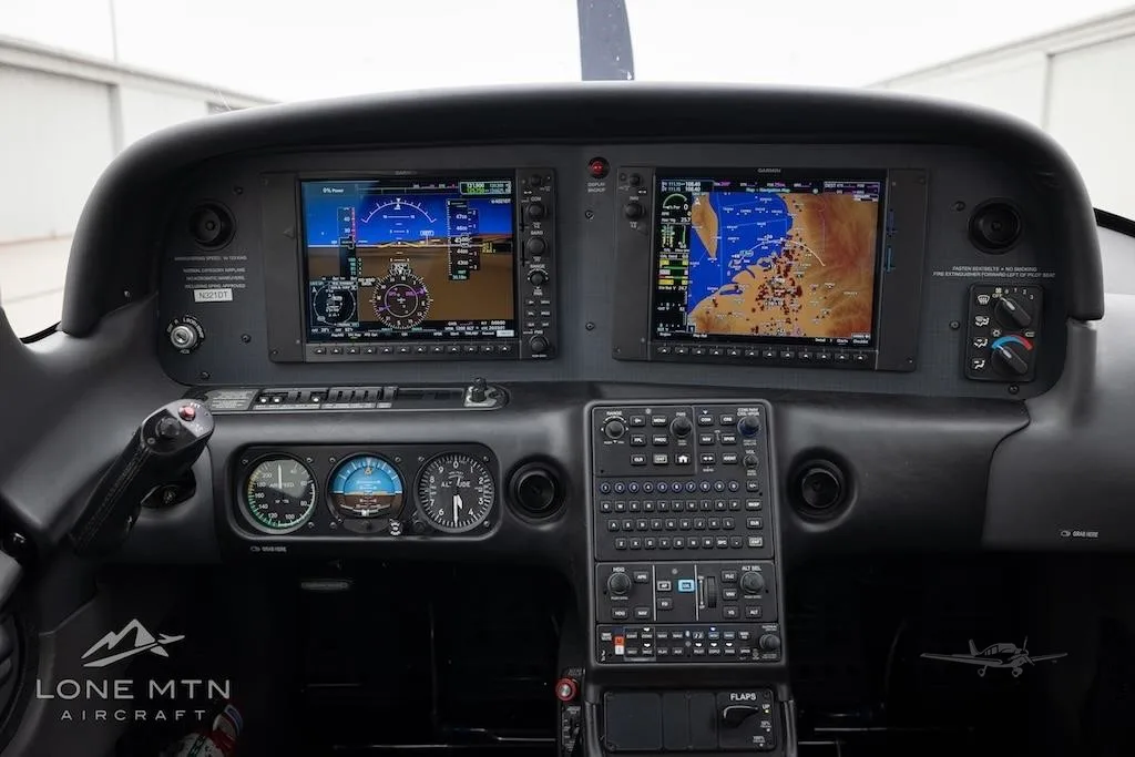 Avionics suite of a 2020 CIRRUS SR20-G6.
