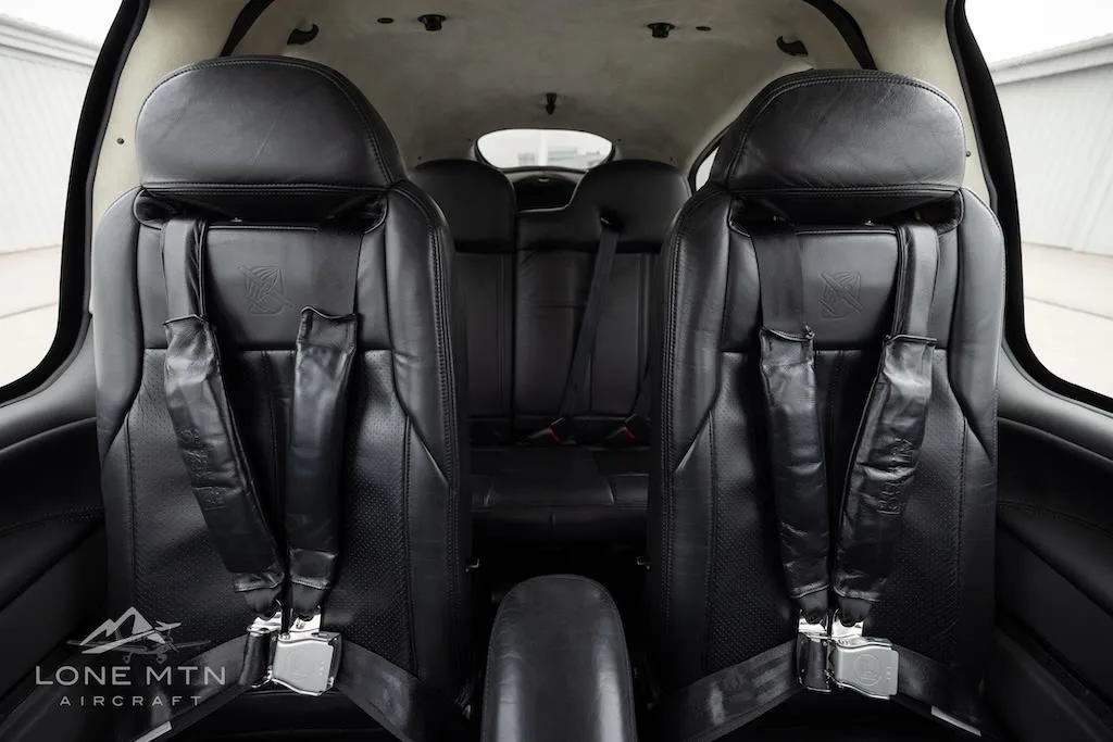 Cabin interior of a 2020 CIRRUS SR20-G6.