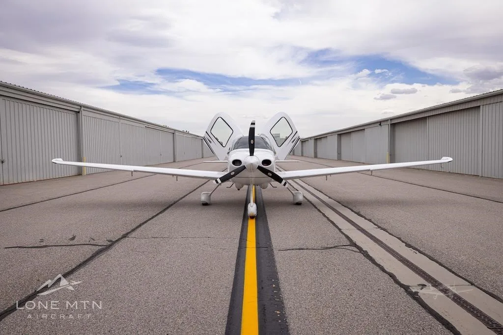 Exterior view of a 2020 CIRRUS SR20-G6, N321DT.
