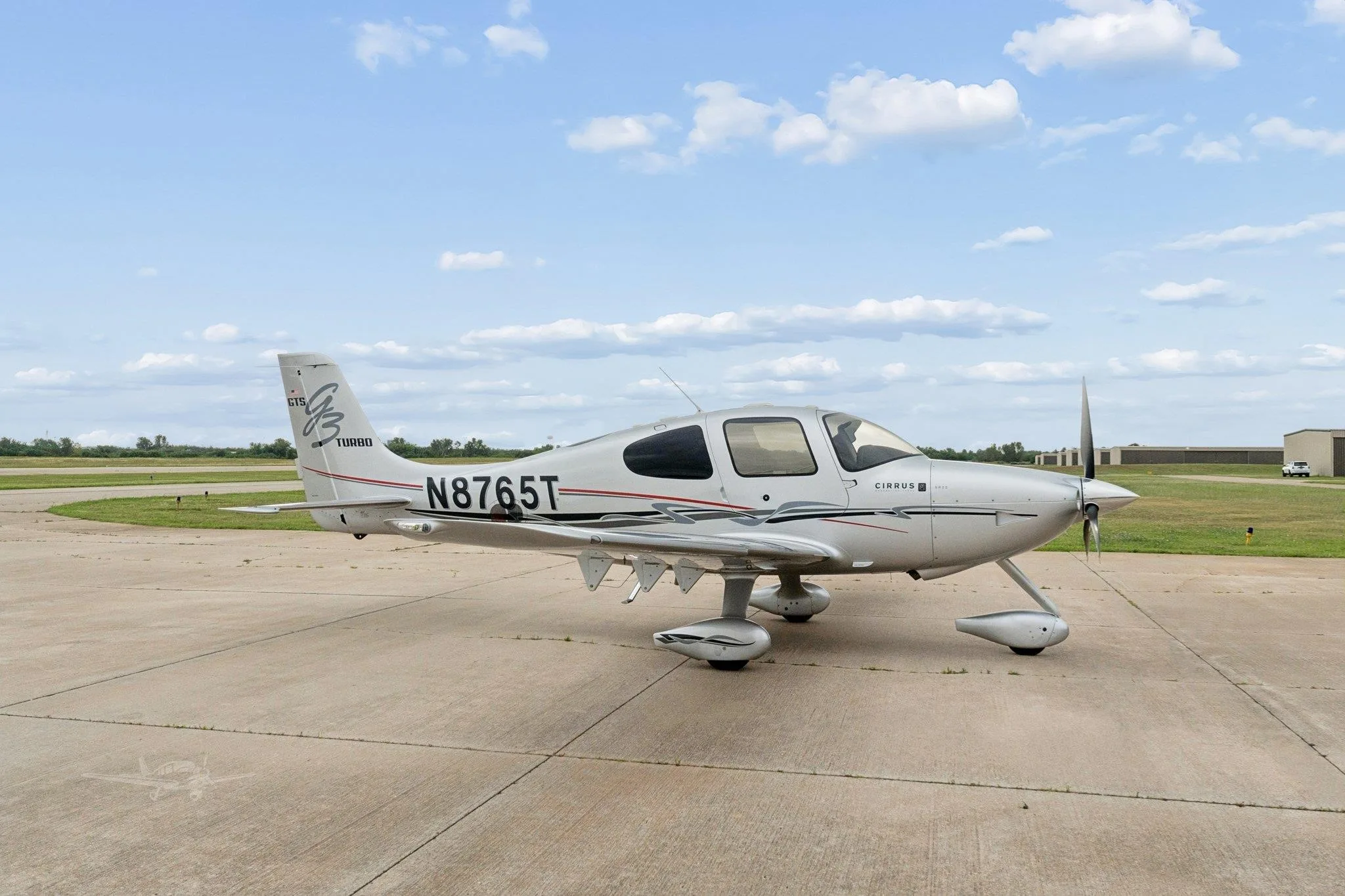 Exterior view of a 2007 CIRRUS SR22-G3 TURBO, N8765T.