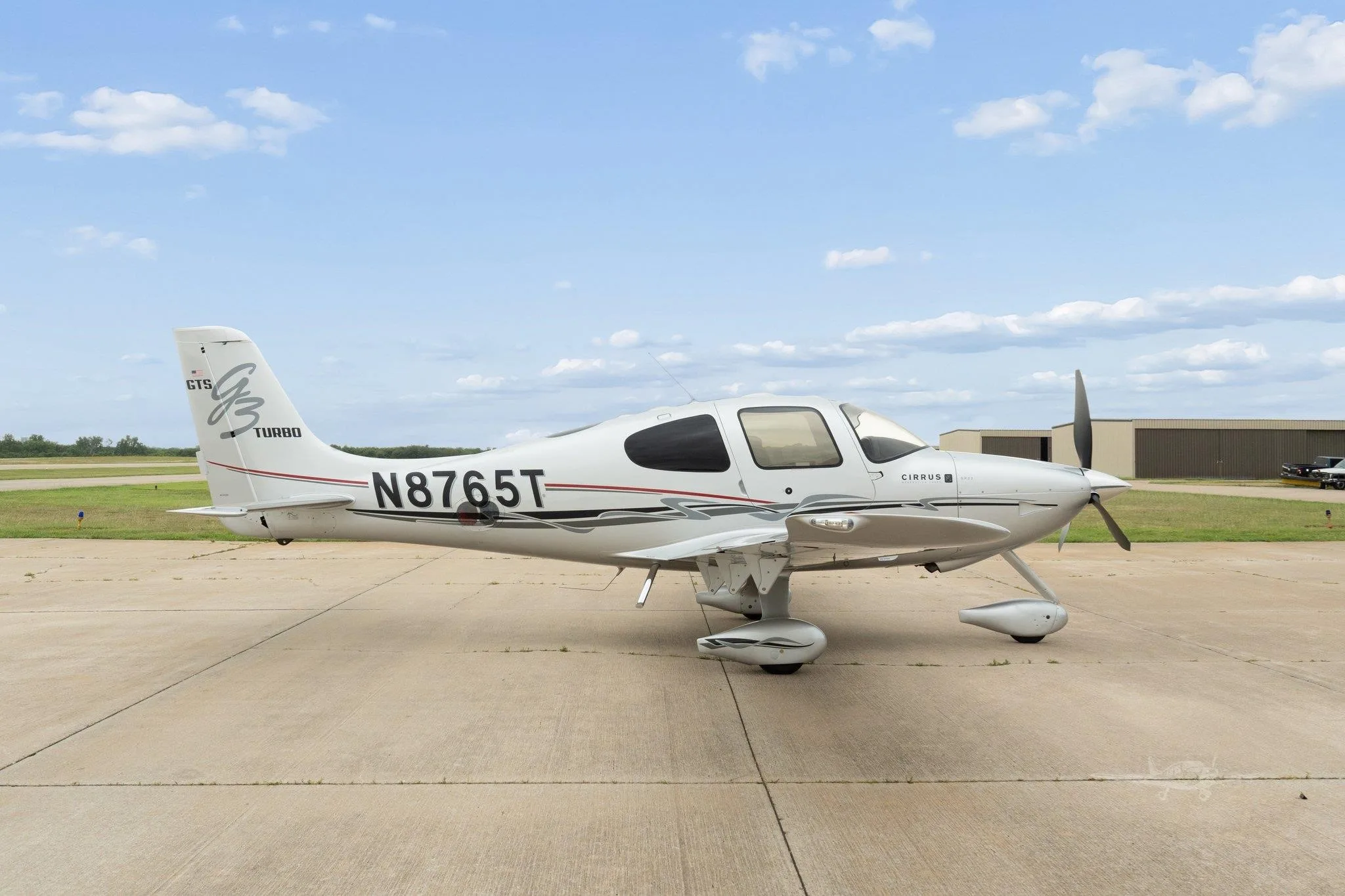 Exterior view of a 2007 CIRRUS SR22-G3 TURBO, N8765T.