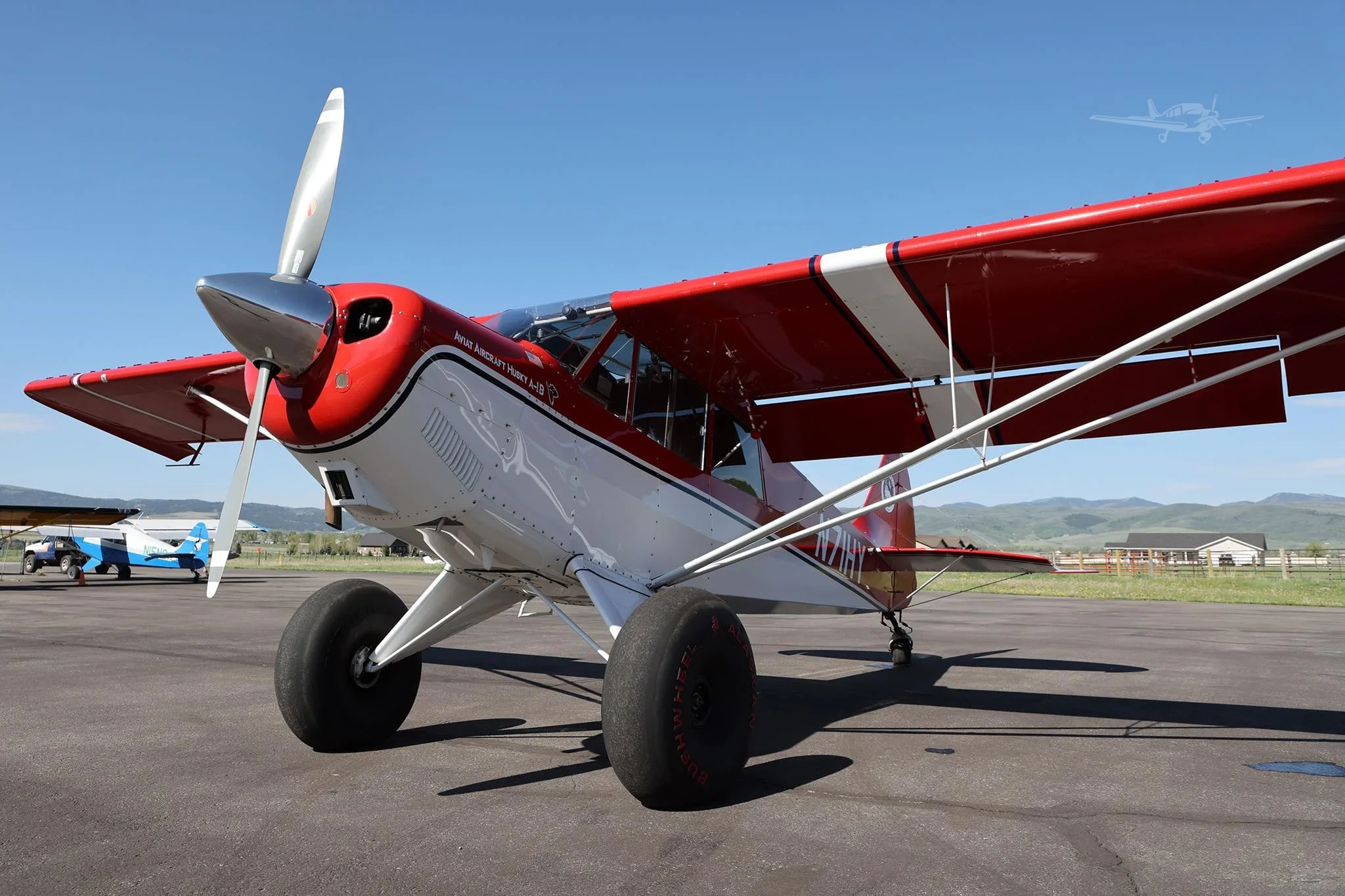 Marketing image of a 2000 AVIAT HUSKY A-1B.