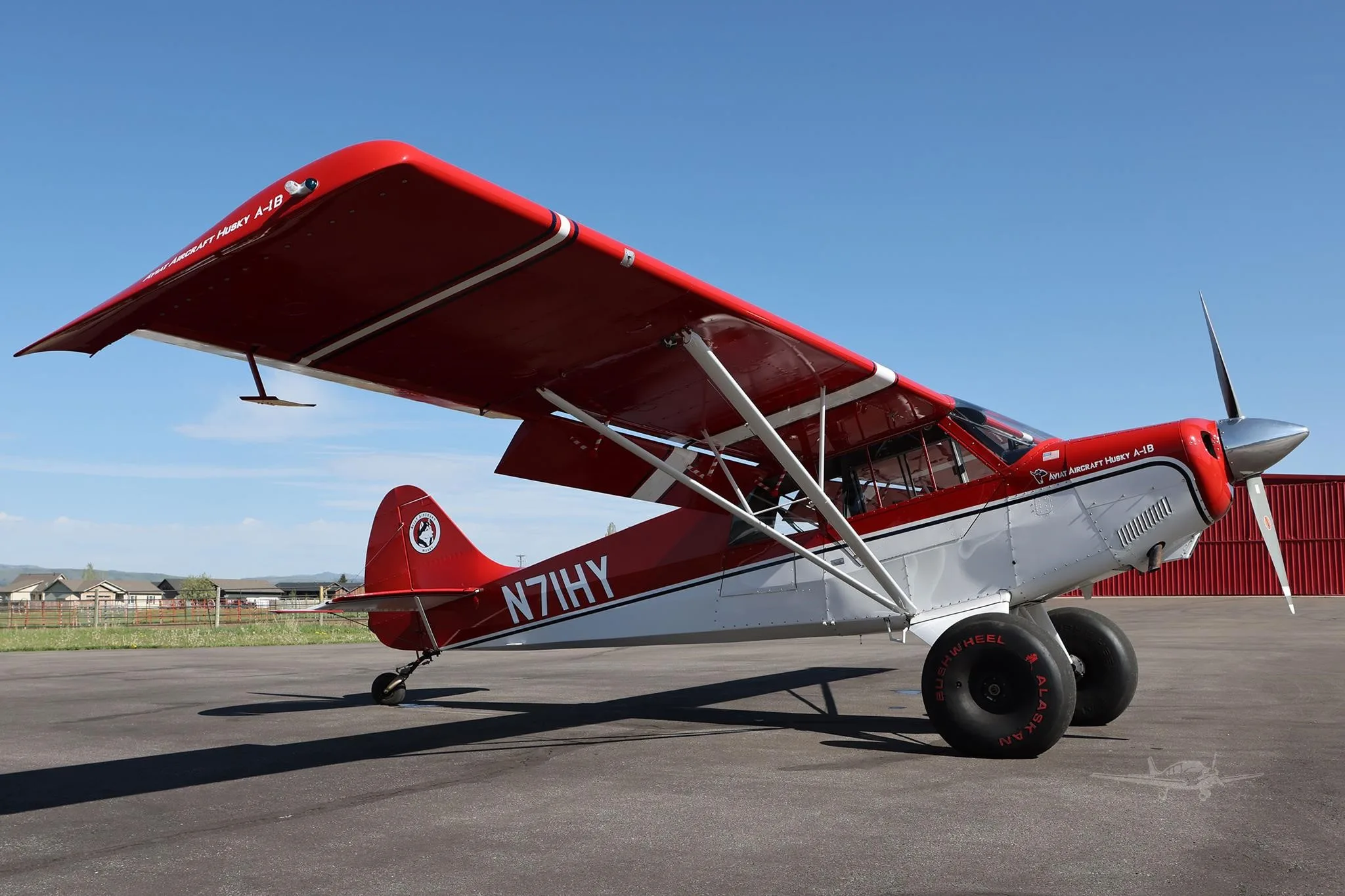Marketing image of a 2000 AVIAT HUSKY A-1B.