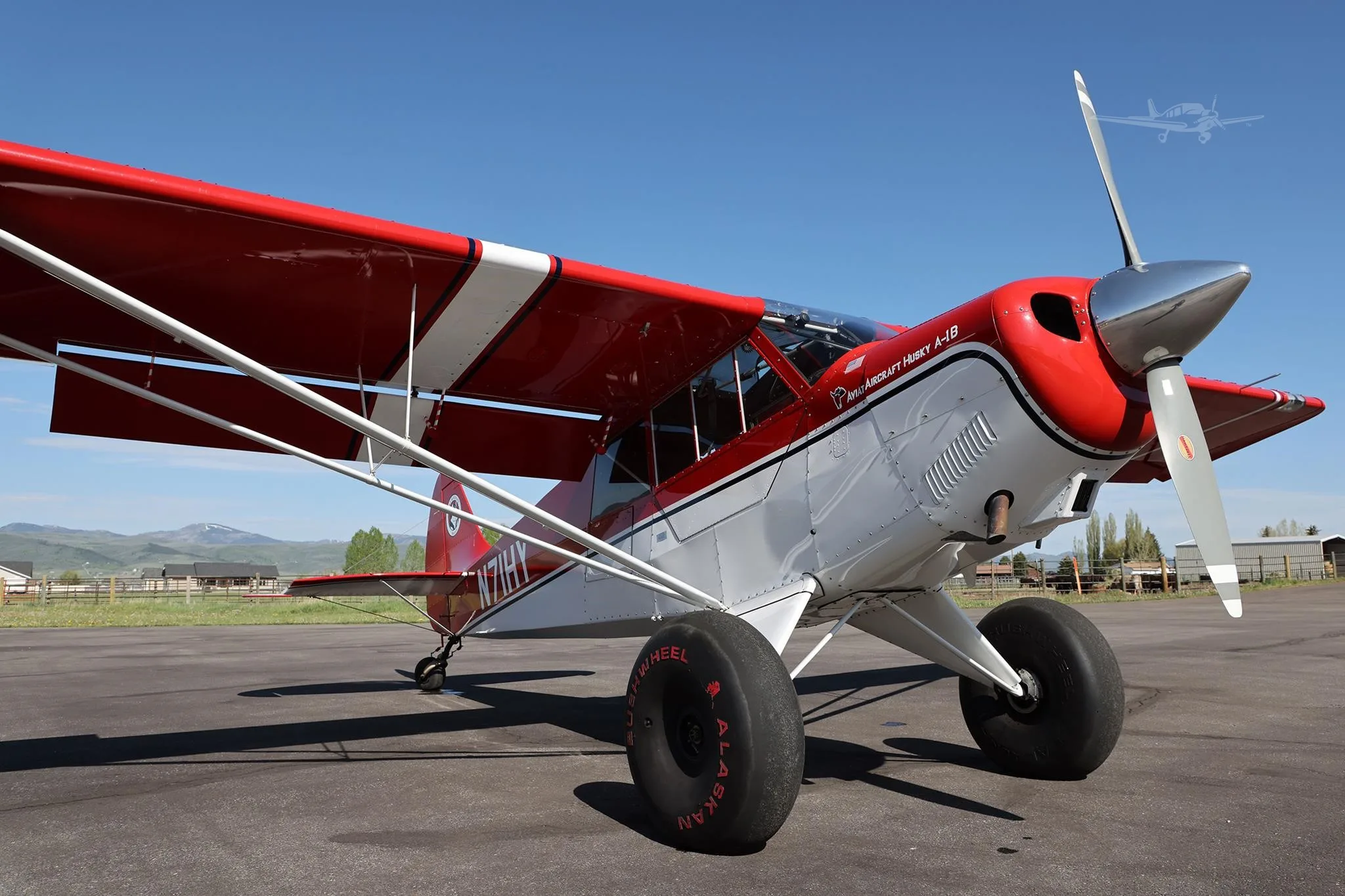Marketing image of a 2000 AVIAT HUSKY A-1B.