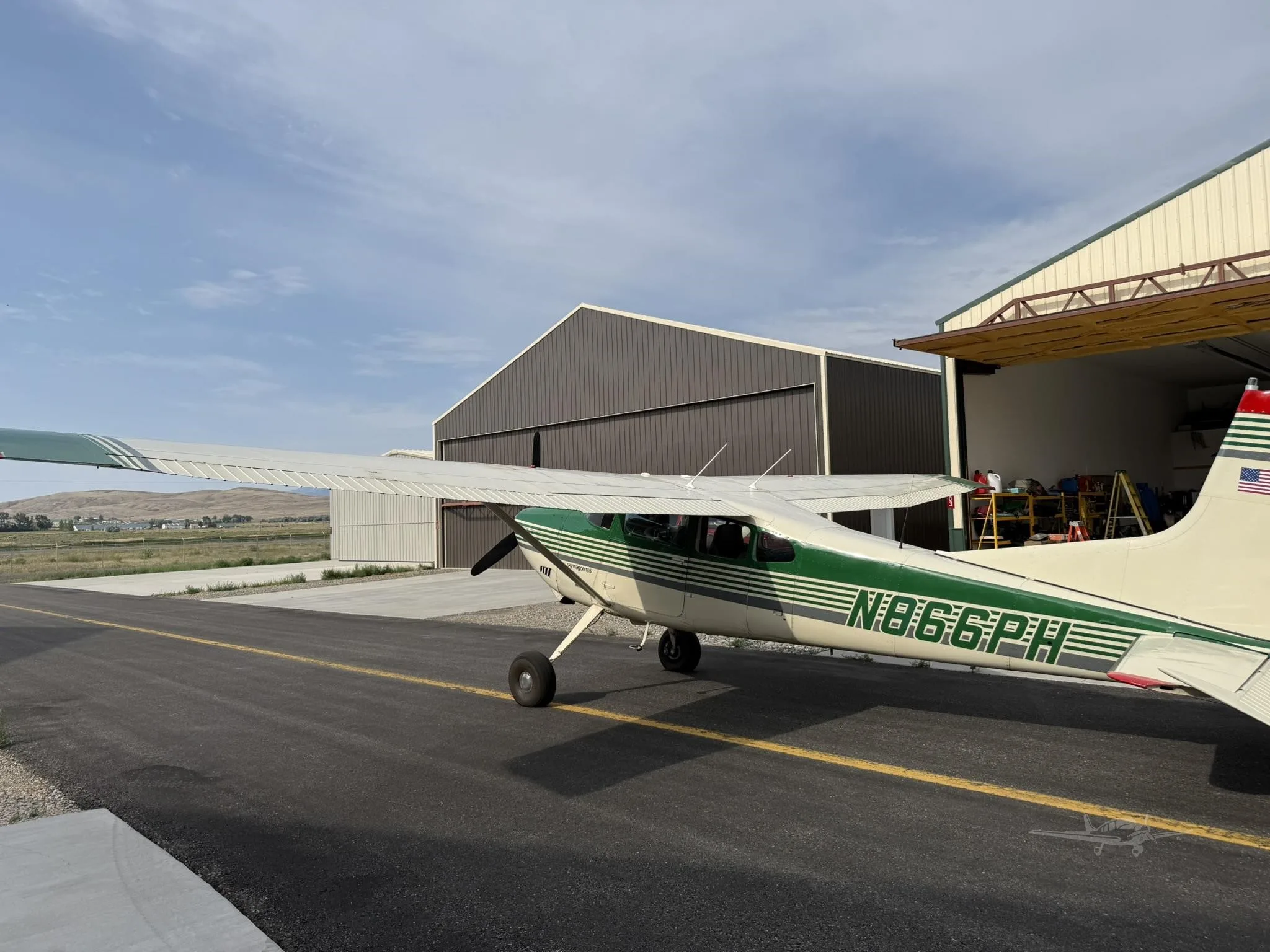 Exterior view of a 1977 CESSNA A185F, N866PH.