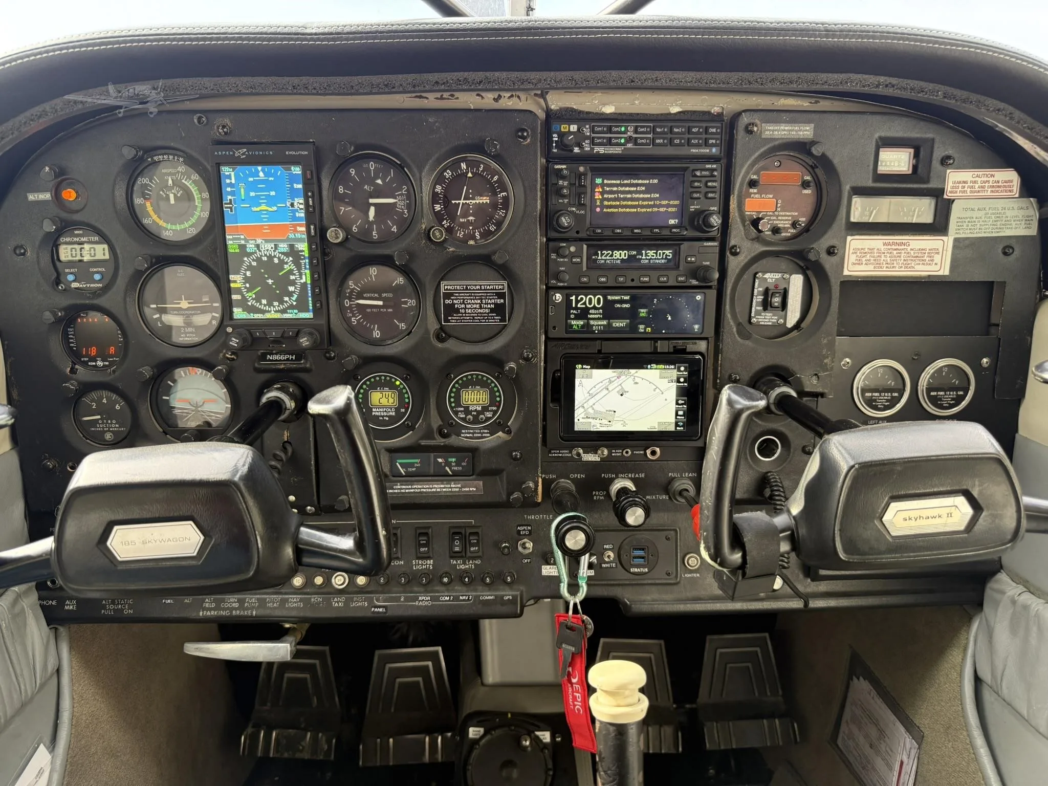 Cockpit and instrument panel of a 1977 CESSNA A185F.