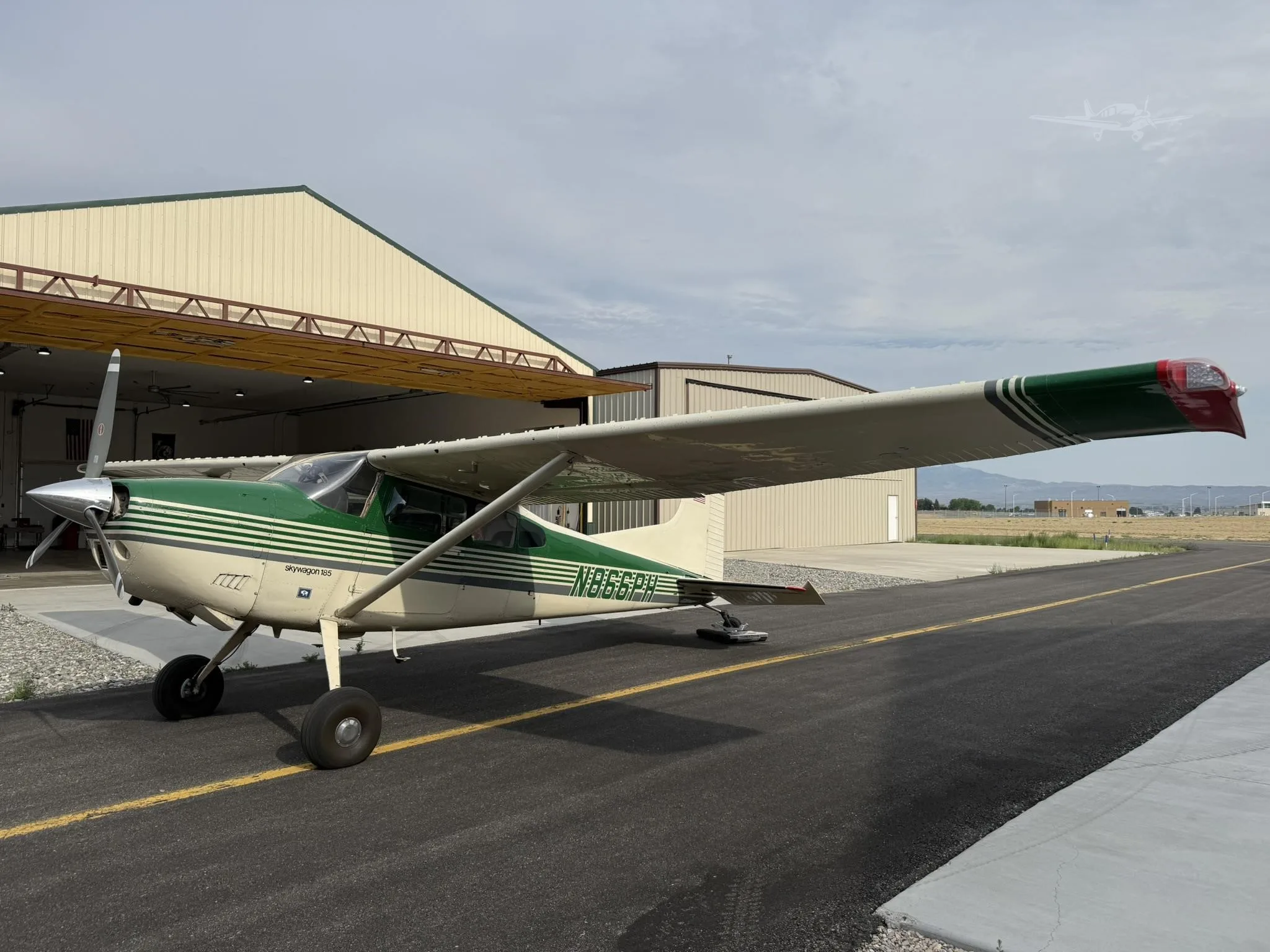 Exterior view of a 1977 CESSNA A185F, N866PH.