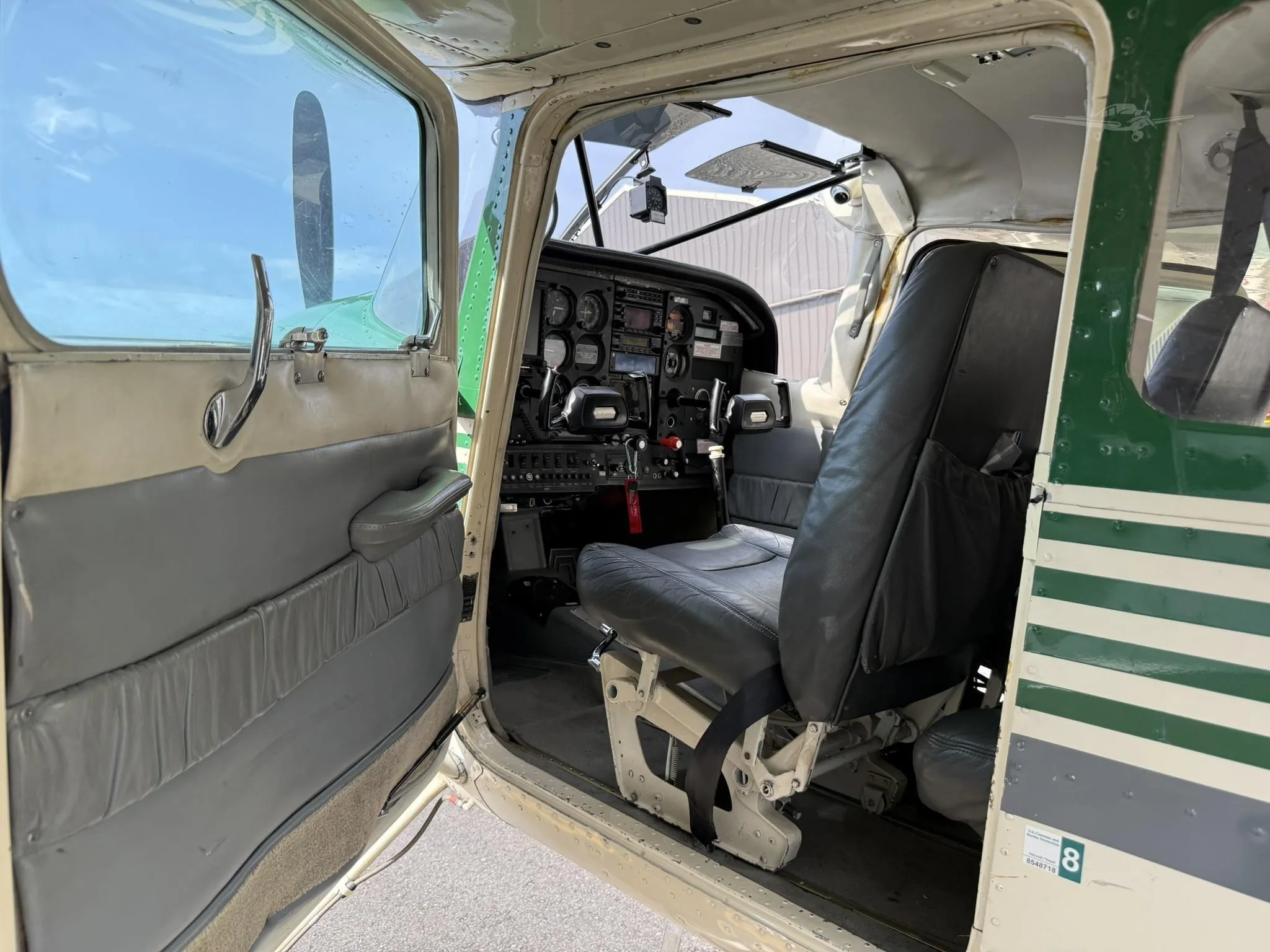 Cockpit and instrument panel of a 1977 CESSNA A185F.