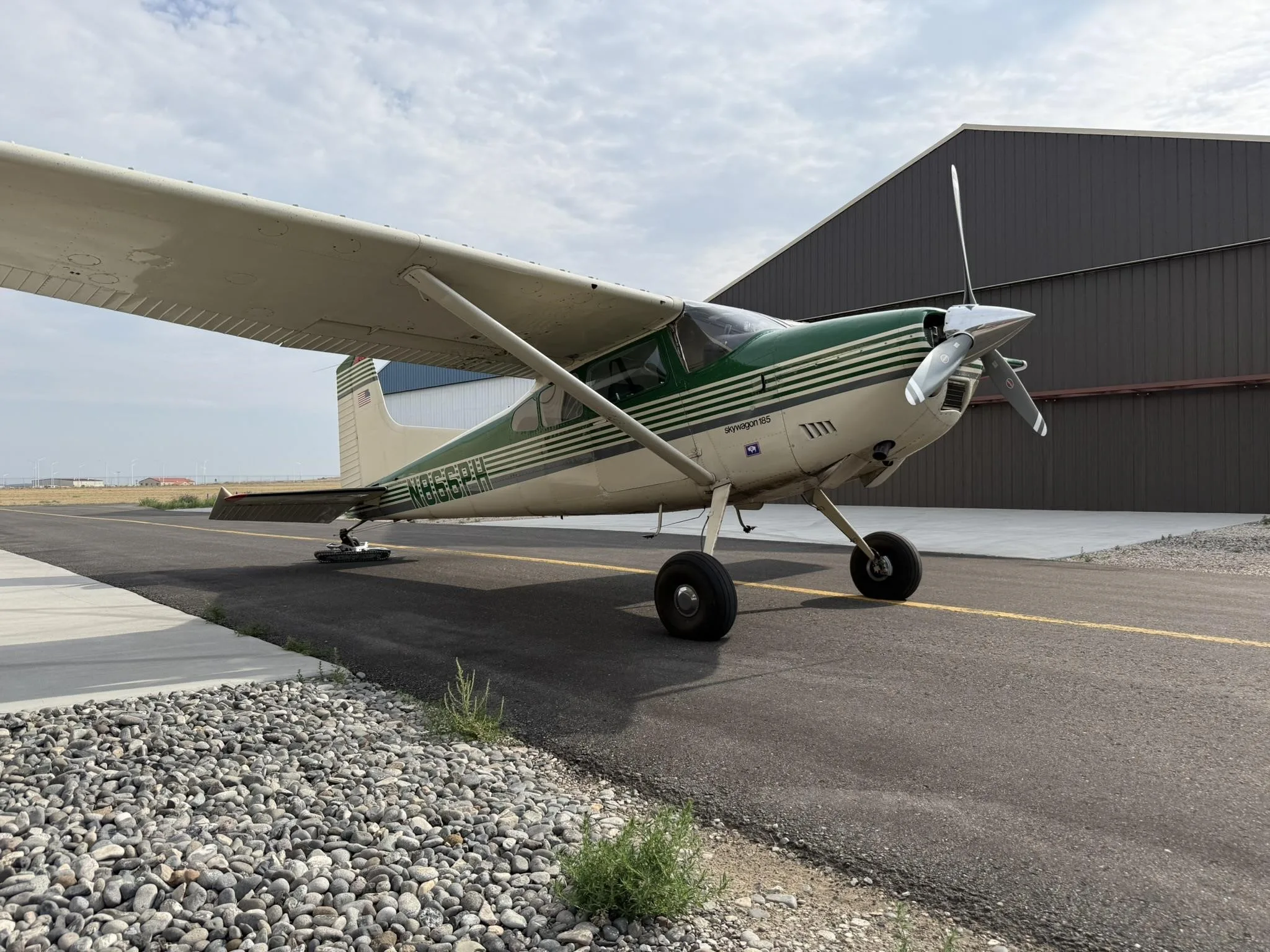 1977 CESSNA A185F