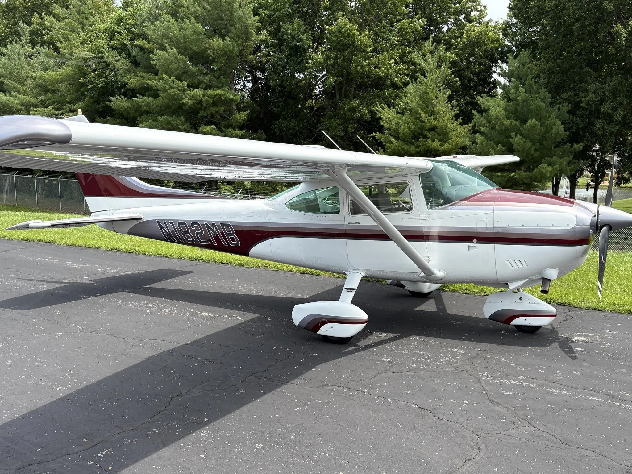 Exterior view of a 1976 CESSNA 182P SKYLANE, N182MB.
