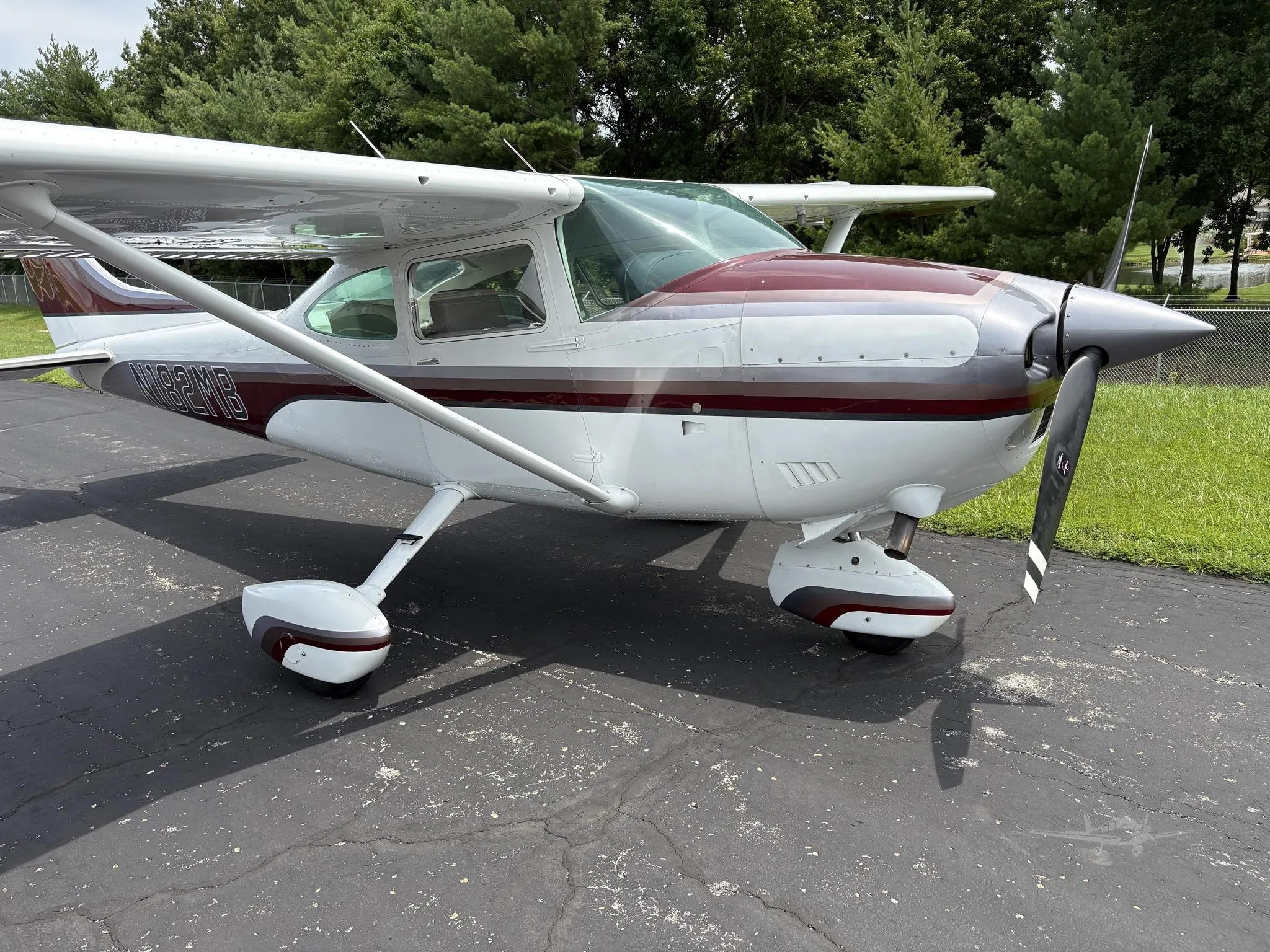 Exterior view of a 1976 CESSNA 182P SKYLANE, N182MB.