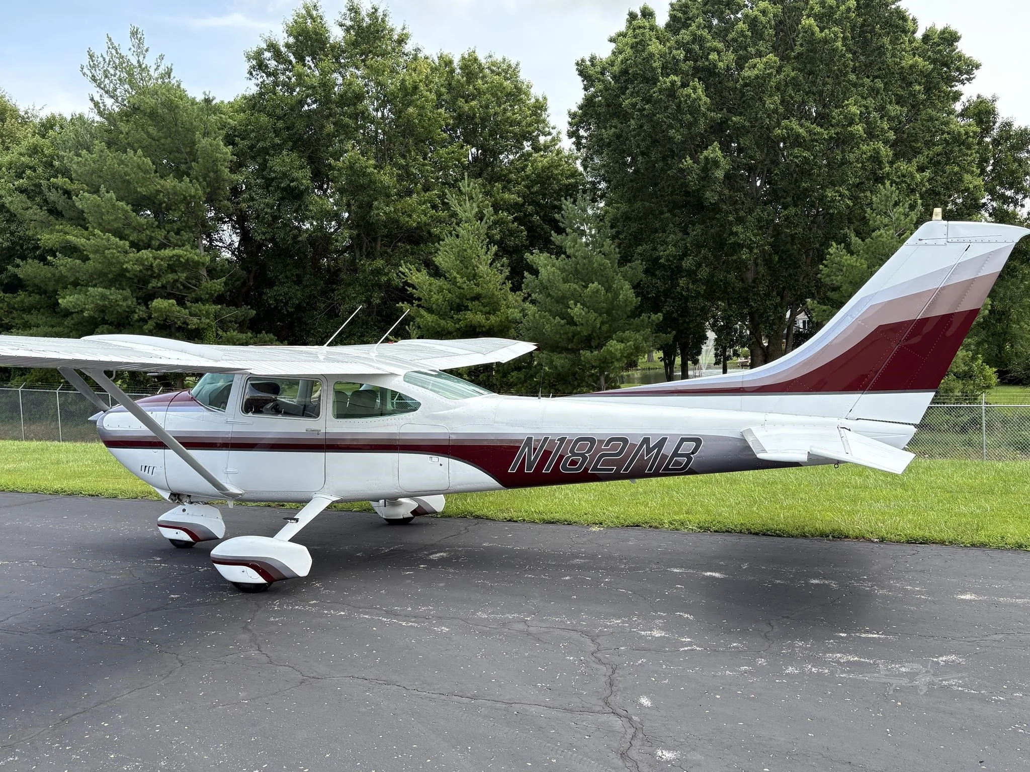 Exterior view of a 1976 CESSNA 182P SKYLANE, N182MB.