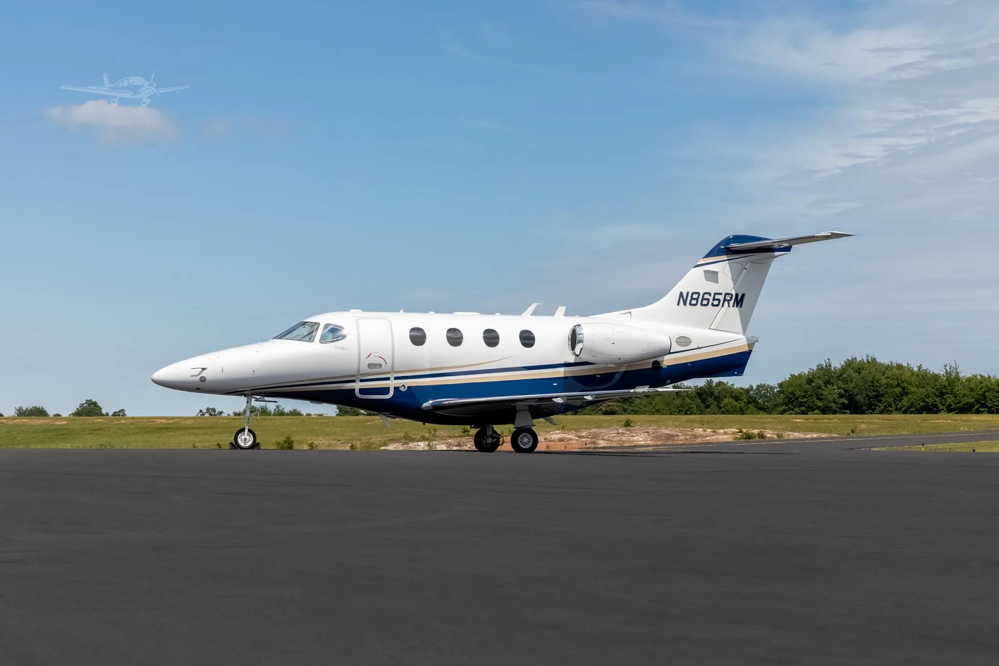 Exterior view of a 2011 BEECHCRAFT PREMIER IA, N865RM.