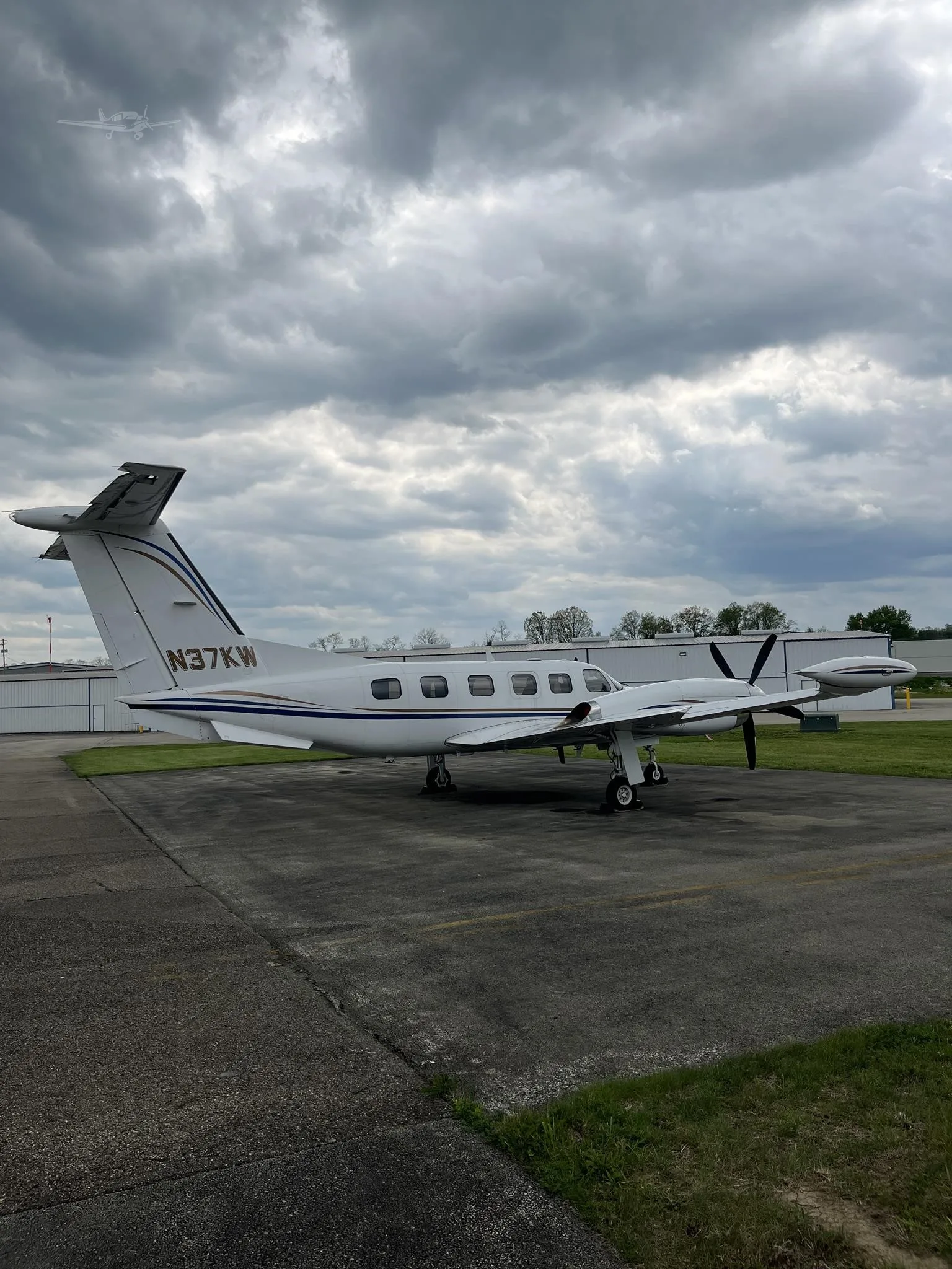 Exterior view of a 1989 PIPER CHEYENNE 400LS.