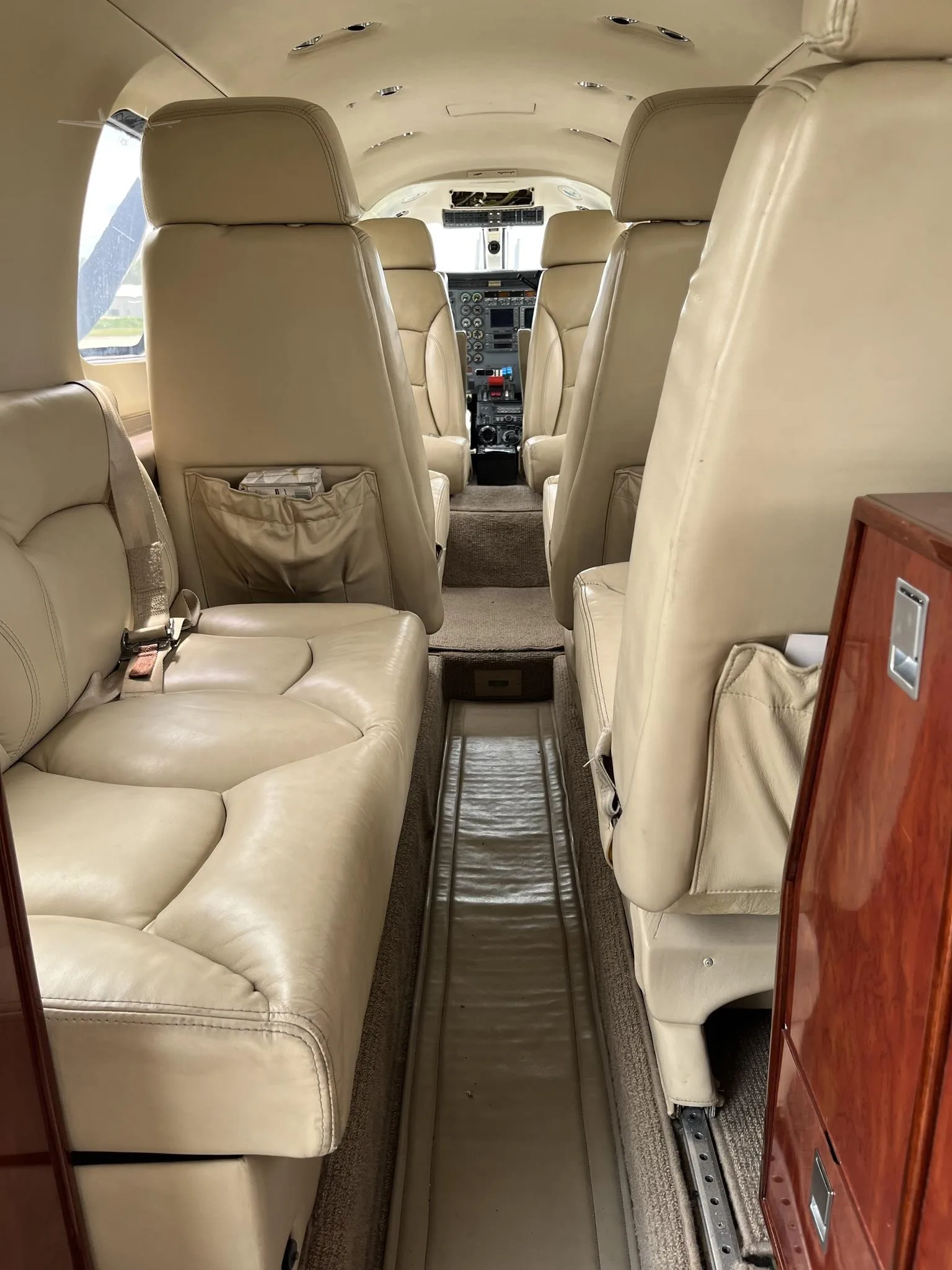 Cabin interior of a 1989 PIPER CHEYENNE 400LS.
