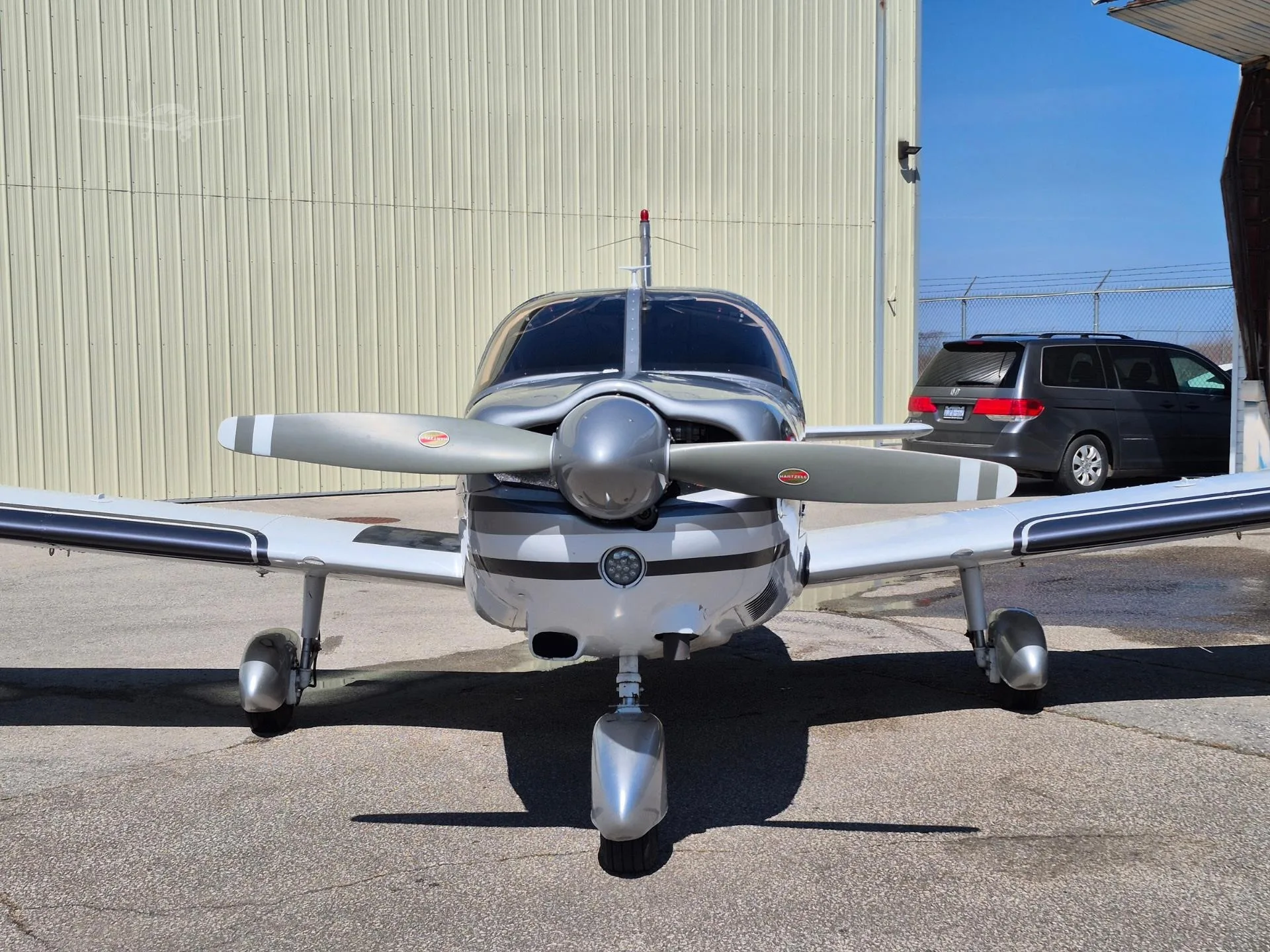 Exterior view of a 1971 PIPER CHEROKEE 6/260, C-GMYM.