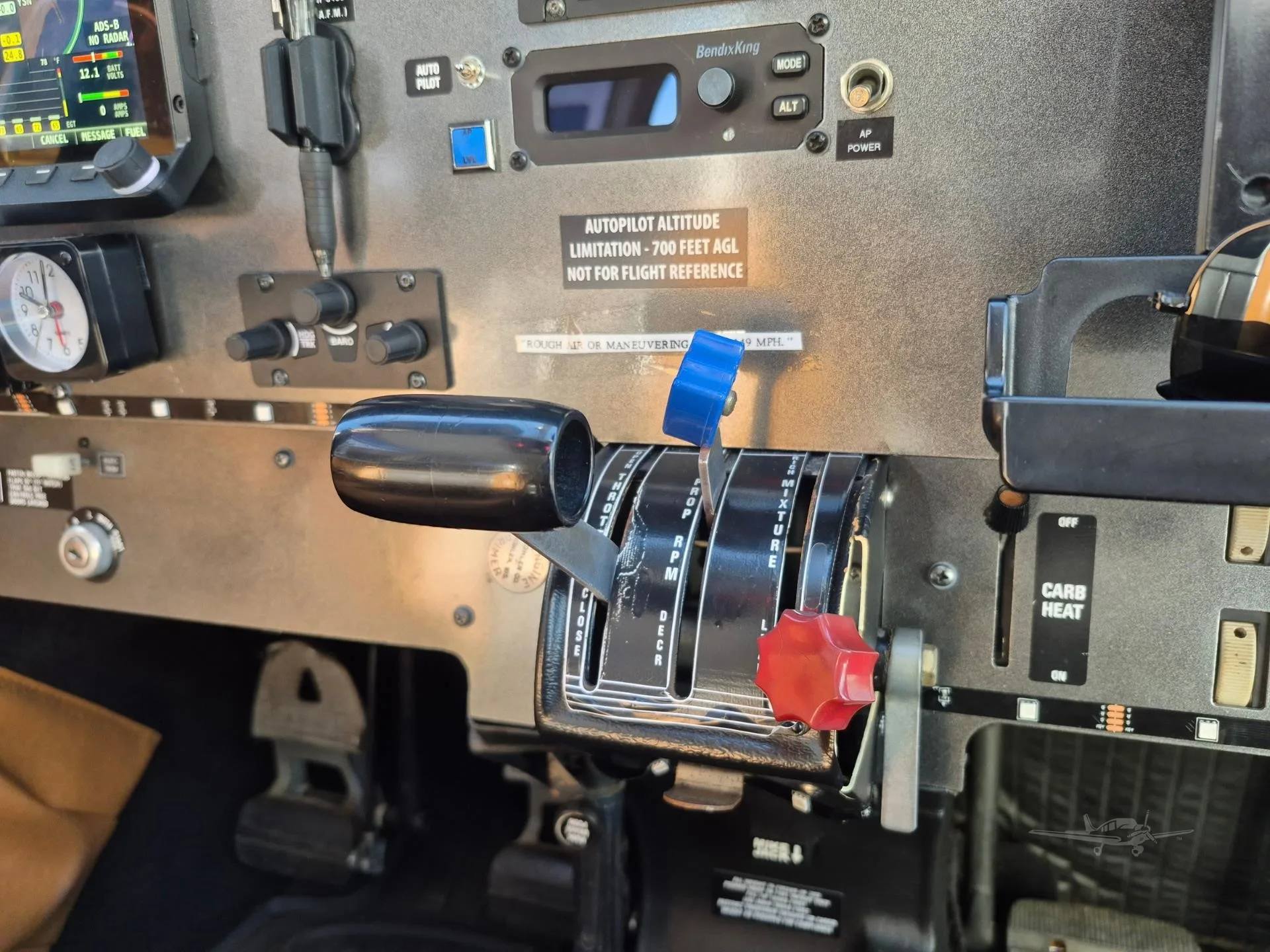 Avionics suite of a 1971 PIPER CHEROKEE 6/260.
