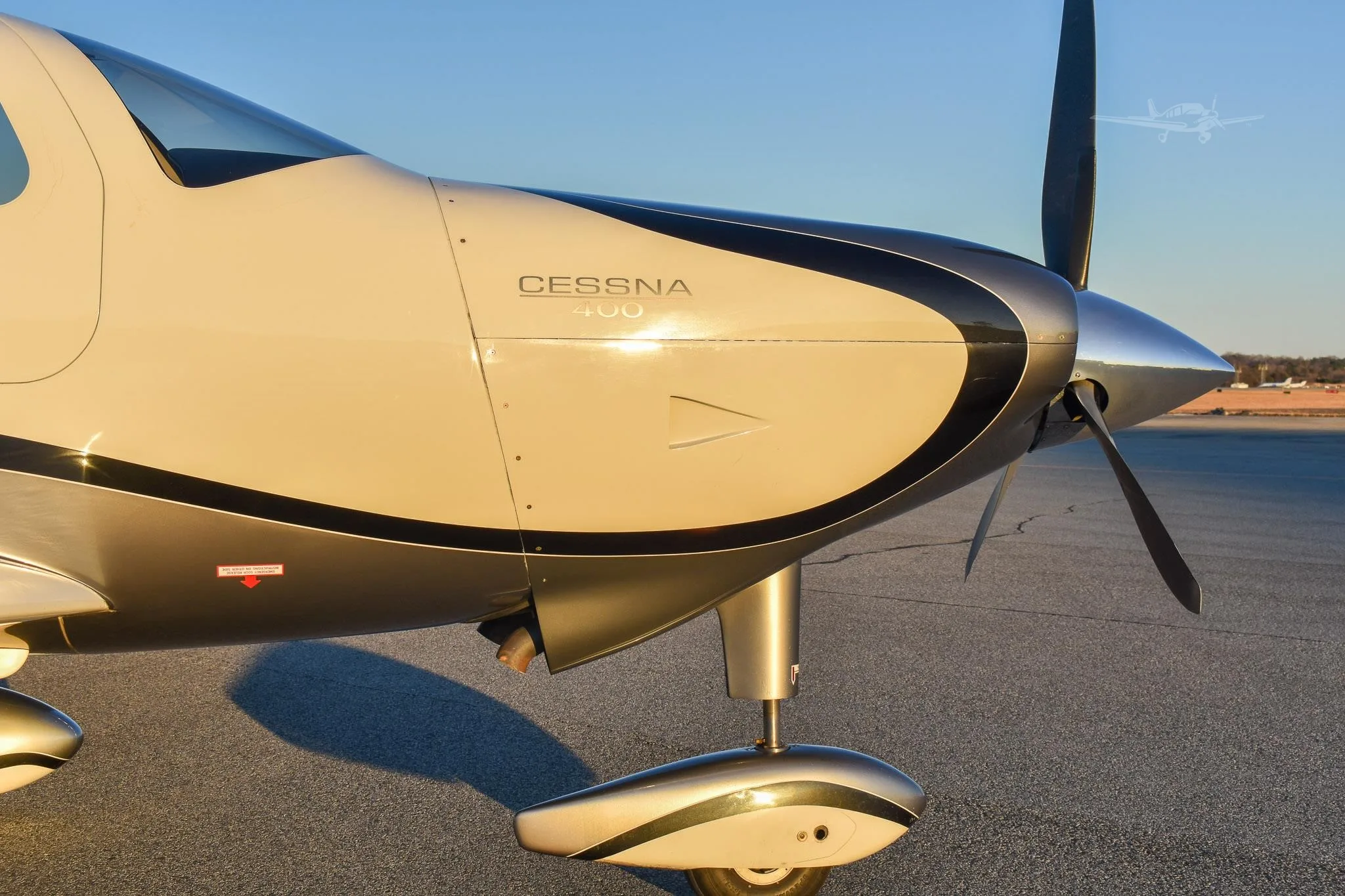 Exterior view of a 2008 CESSNA 400, N1285V.
