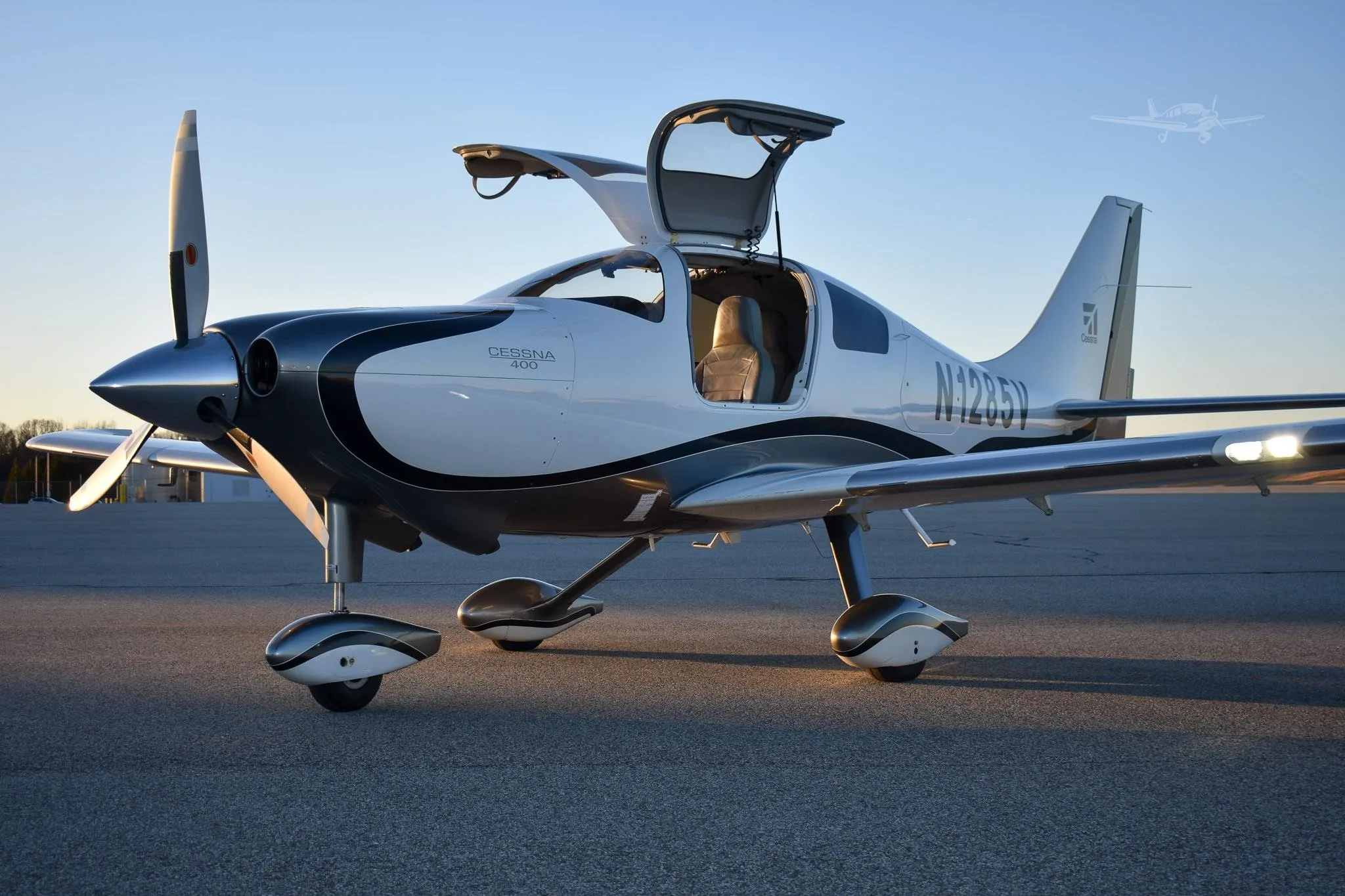 Exterior view of a 2008 CESSNA 400, N1285V.