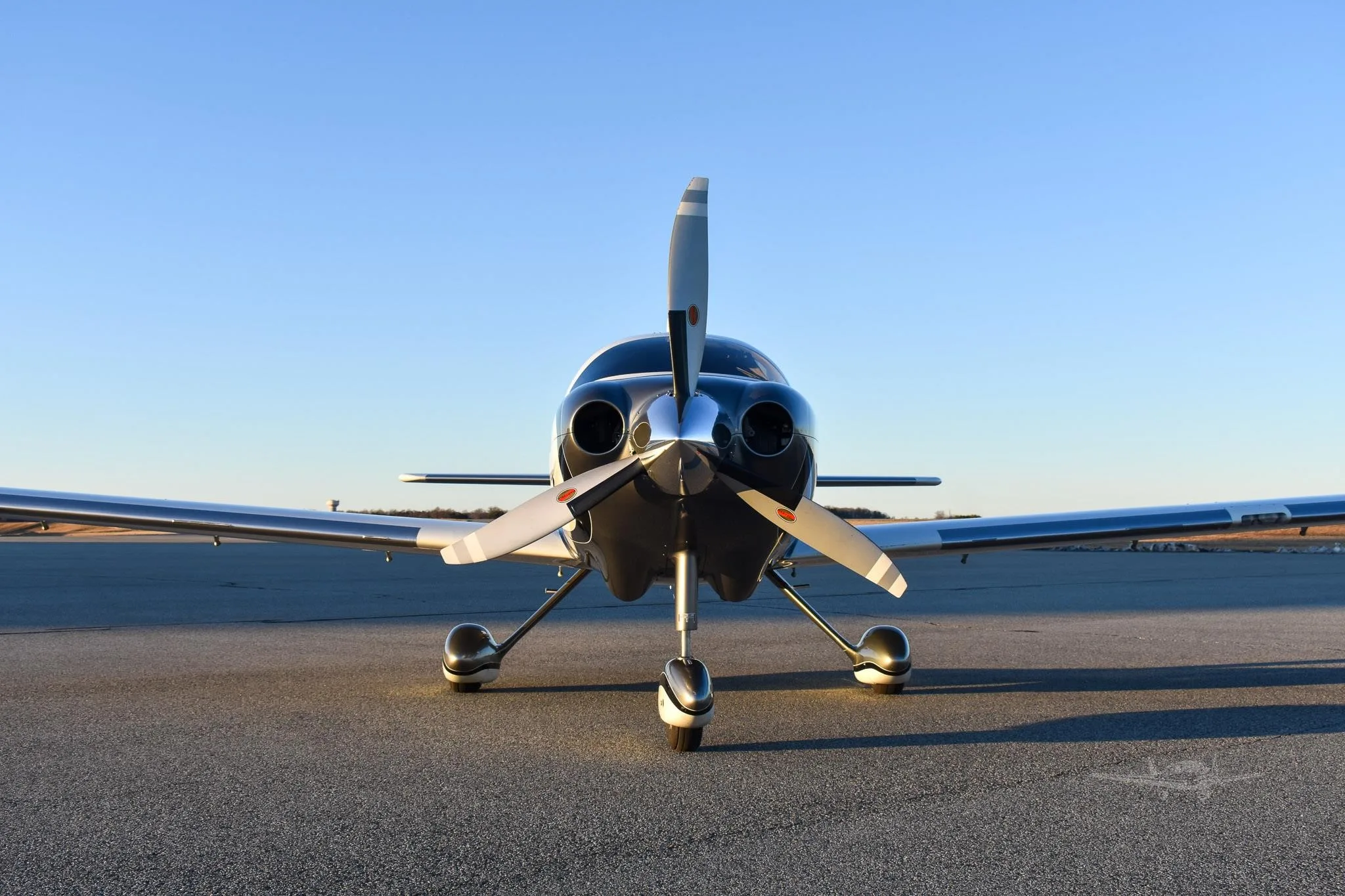 Exterior view of a 2008 CESSNA 400, N1285V.