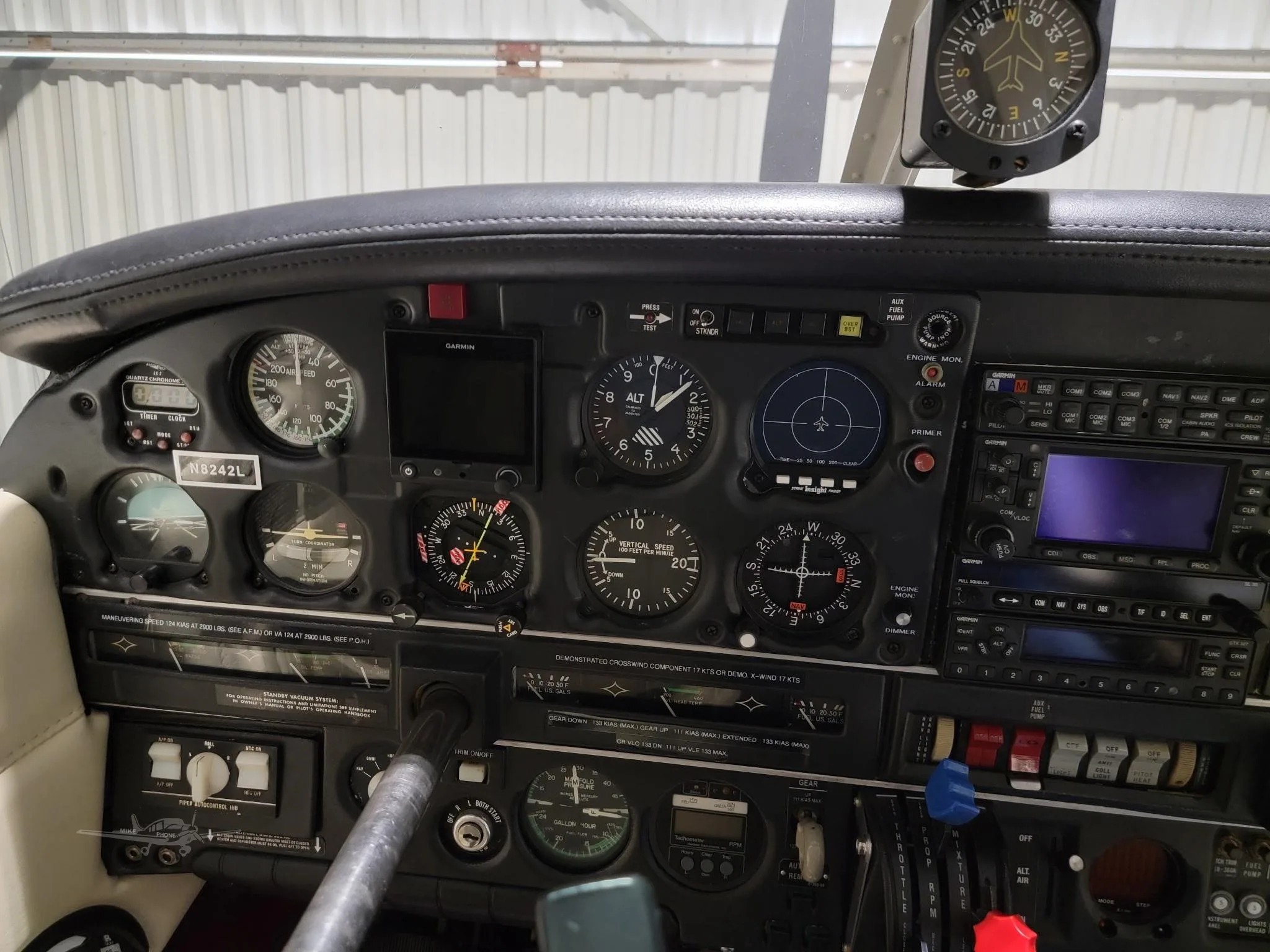 Cockpit and instrument panel of a 1980 PIPER TURBO ARROW IV.
