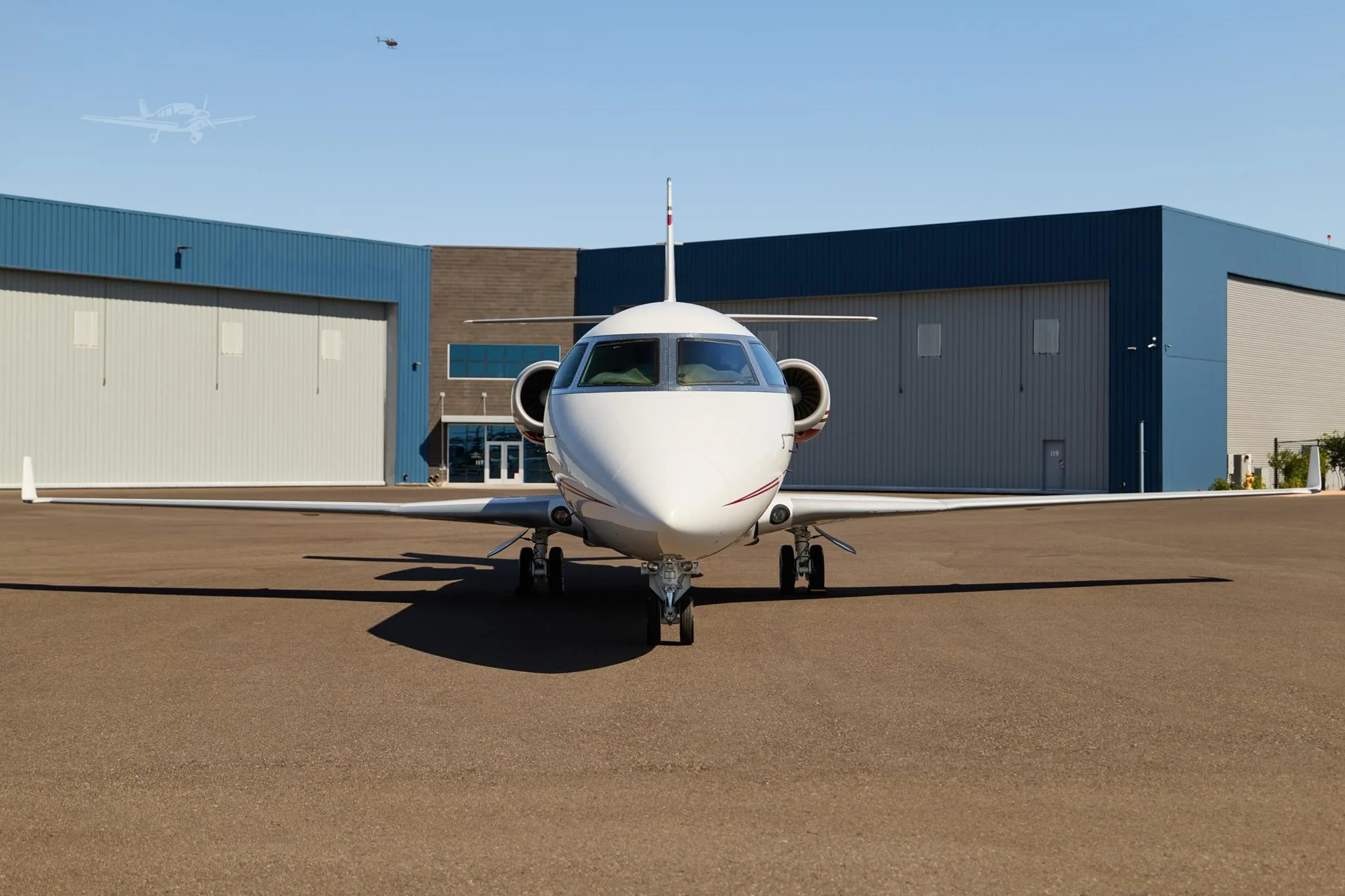 Exterior view of a 2007 GULFSTREAM G200, N10XQ.